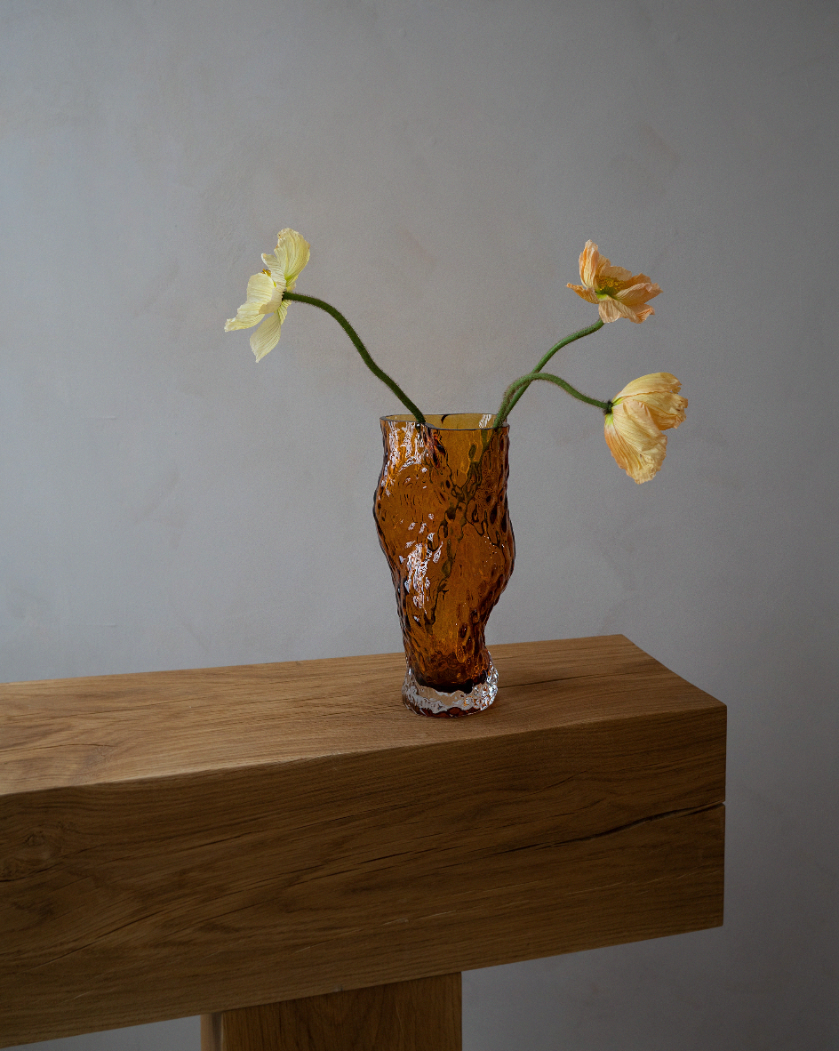 hein-studio-ostrea-vase-en-verre-ambre-30-cm image 2