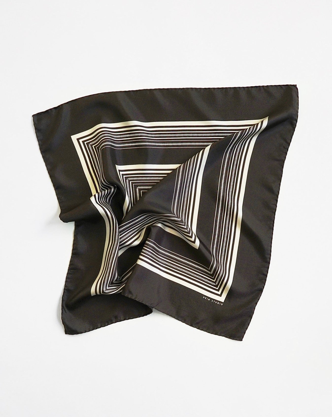 hein-studio-awena-n-01-foulard-soie-marron-cr-me-70-cm image 4