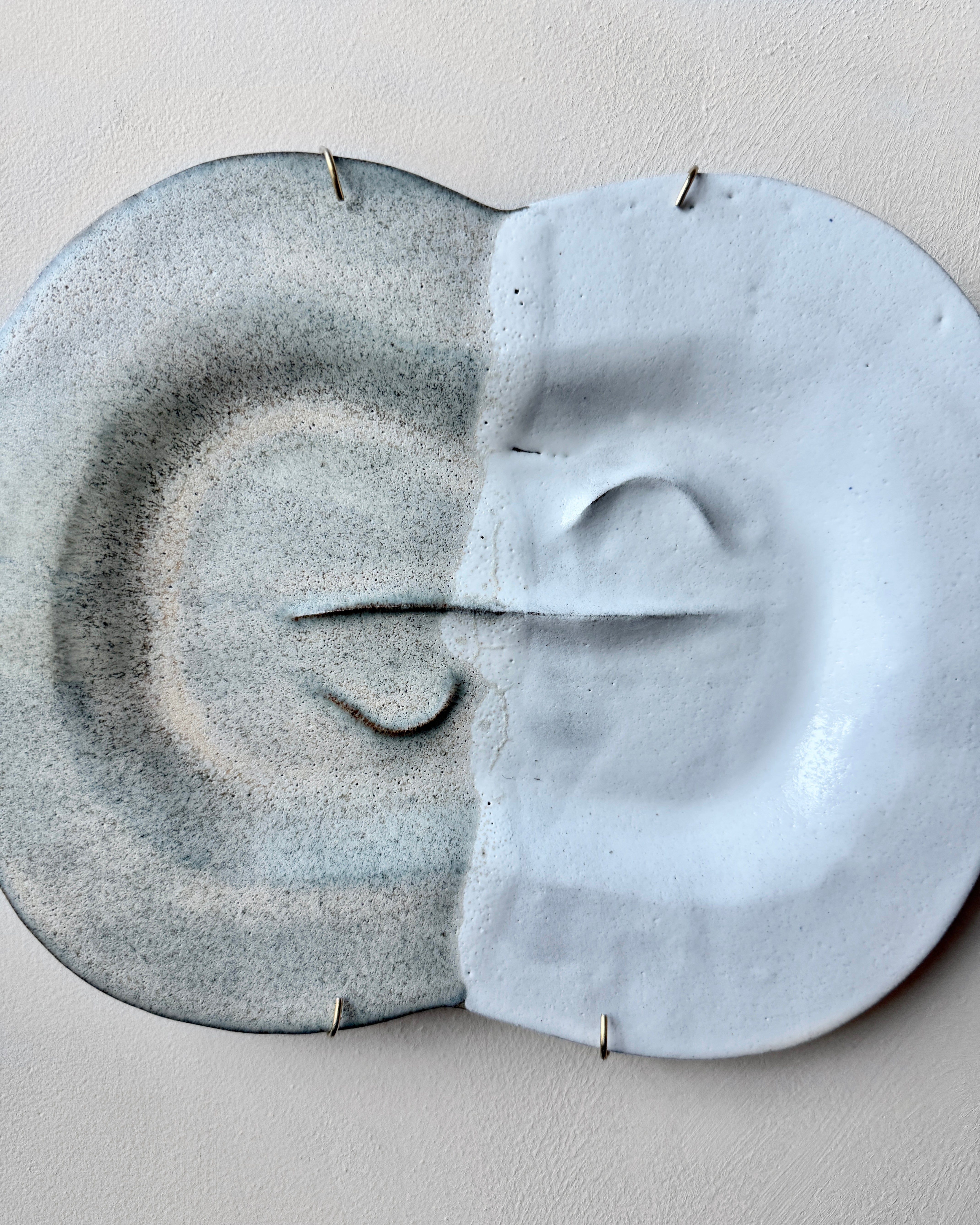 hein-studio-gh-07-assiette-murale-gr-s-artisanal-26x22-cm image 3