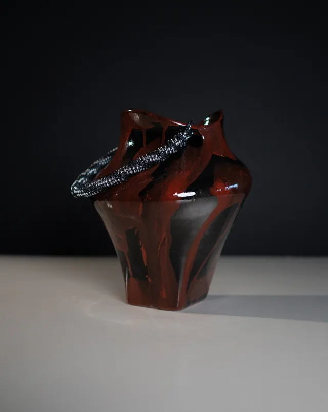hein-studio-vase-avec-anse-c-ramique-peint-main image 1