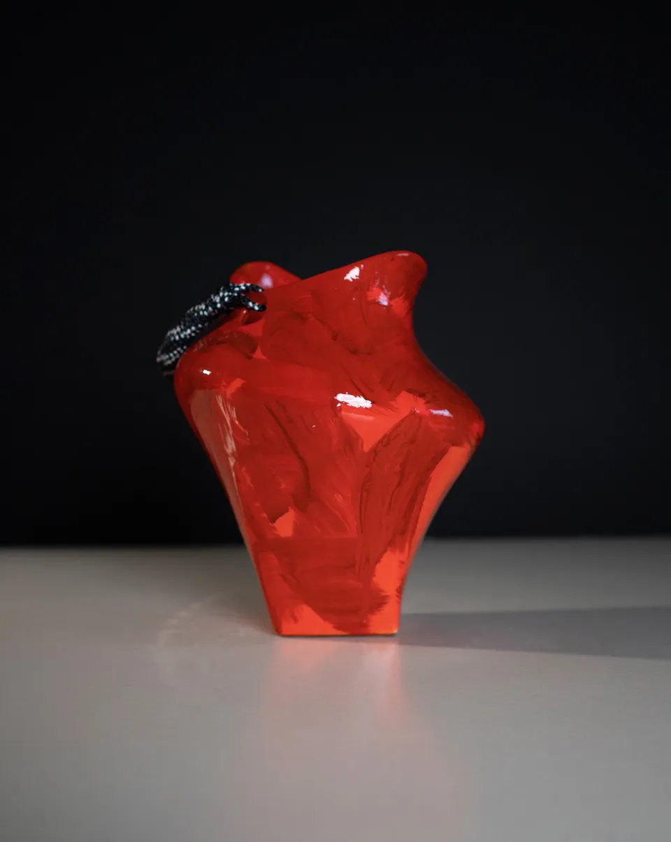 hein-studio-vase-anse-c-ramique-25-cm-nami-unique image 1