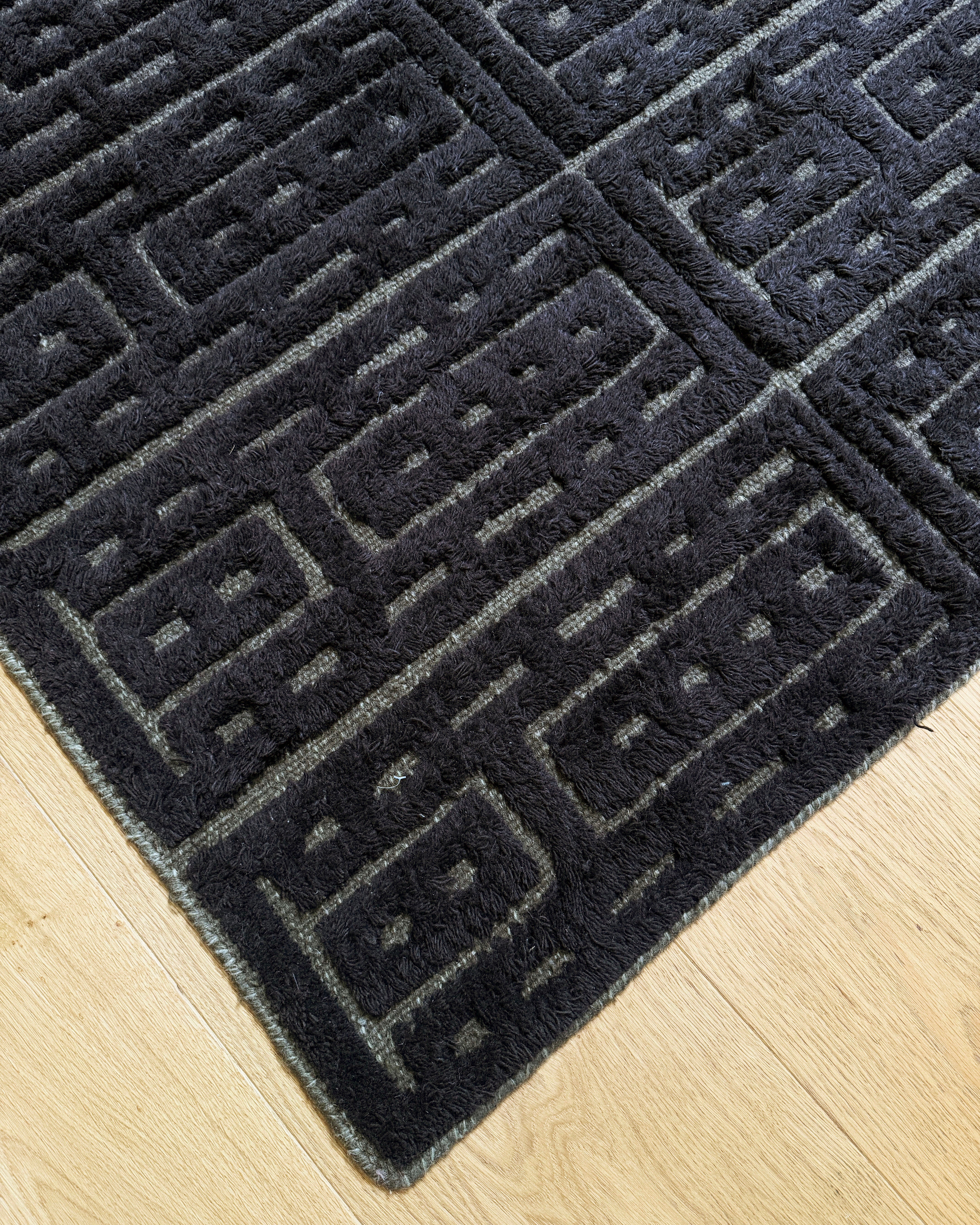 hein-studio-leonora-tapis-laine-202x284-noir-marron image 5