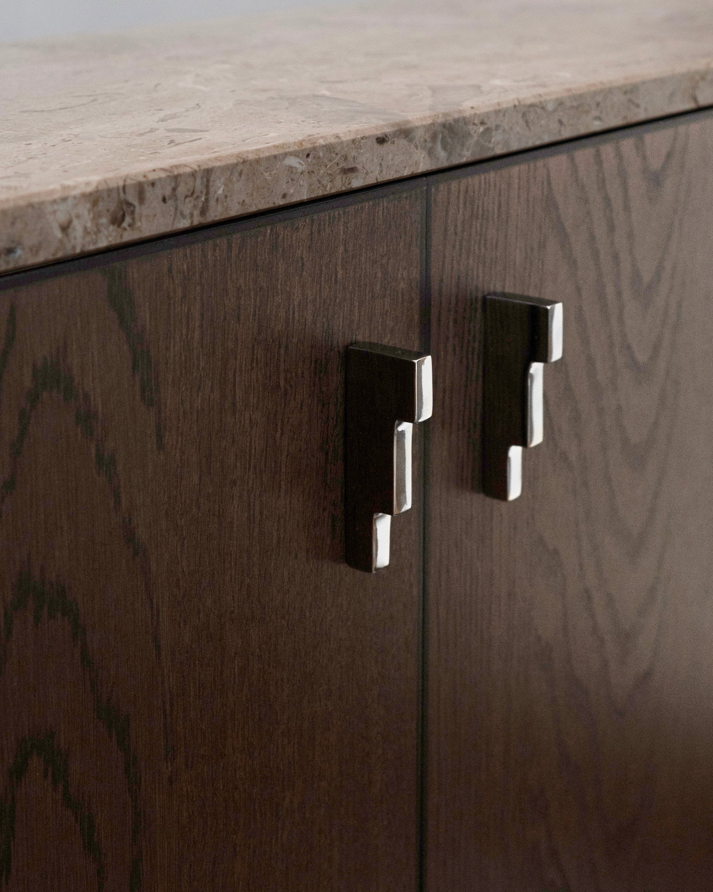 hein-studio-pierre-knob-bouton-meuble-laiton-titane image 7