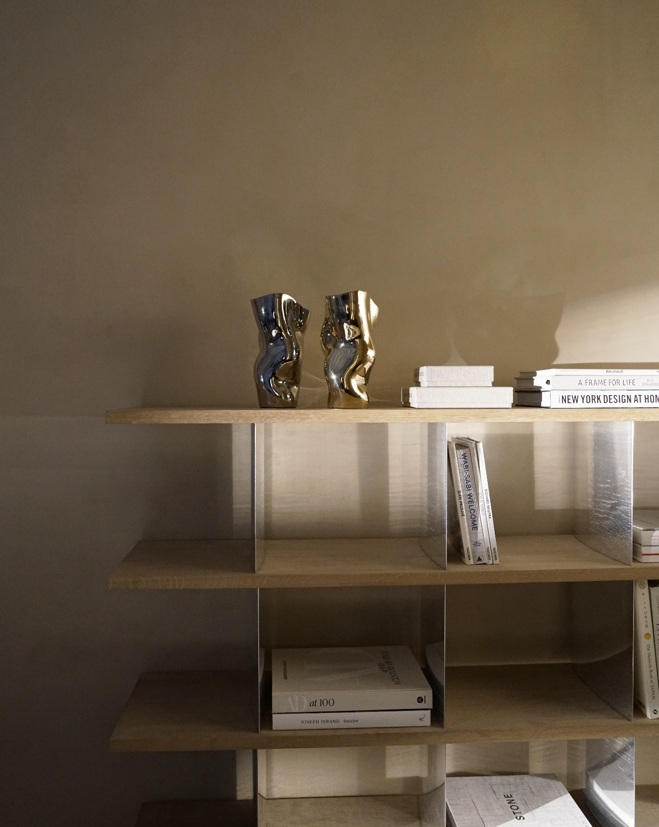 hein-studio-ostrea-25-vase-laiton-finition-titane image 2