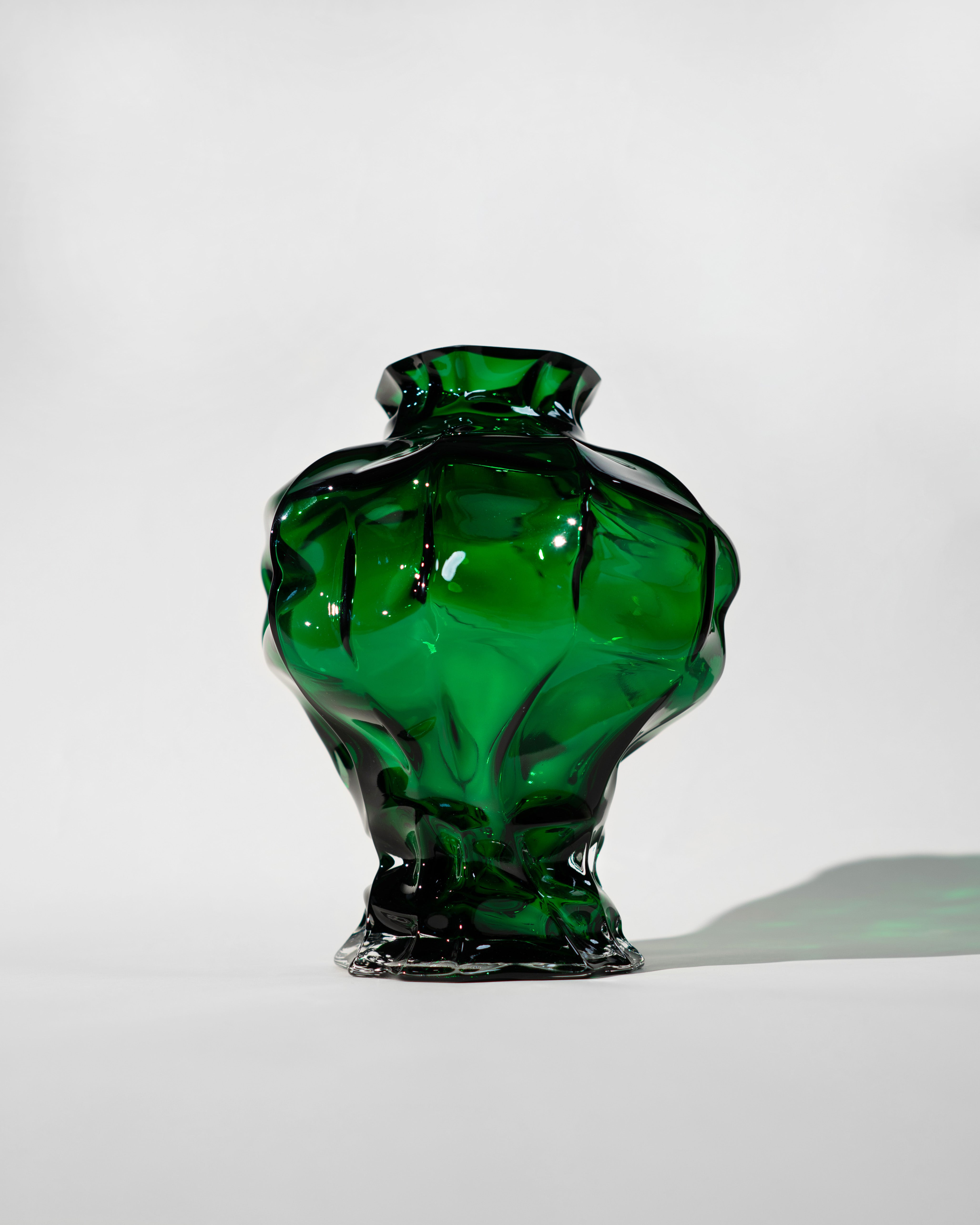 hein-studio-ammonit-vase-vert-verre-bouche-h30-cm image 5
