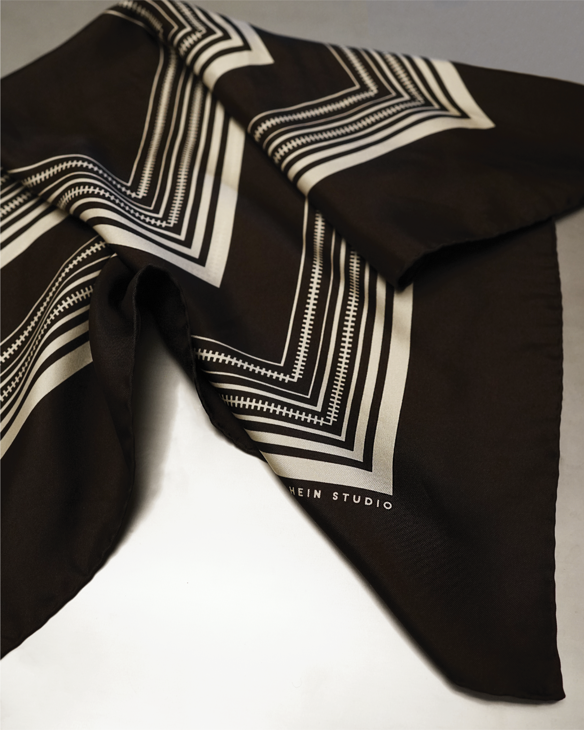 hein-studio-awena-n-01-foulard-soie-marron-cr-me-70-cm image 6