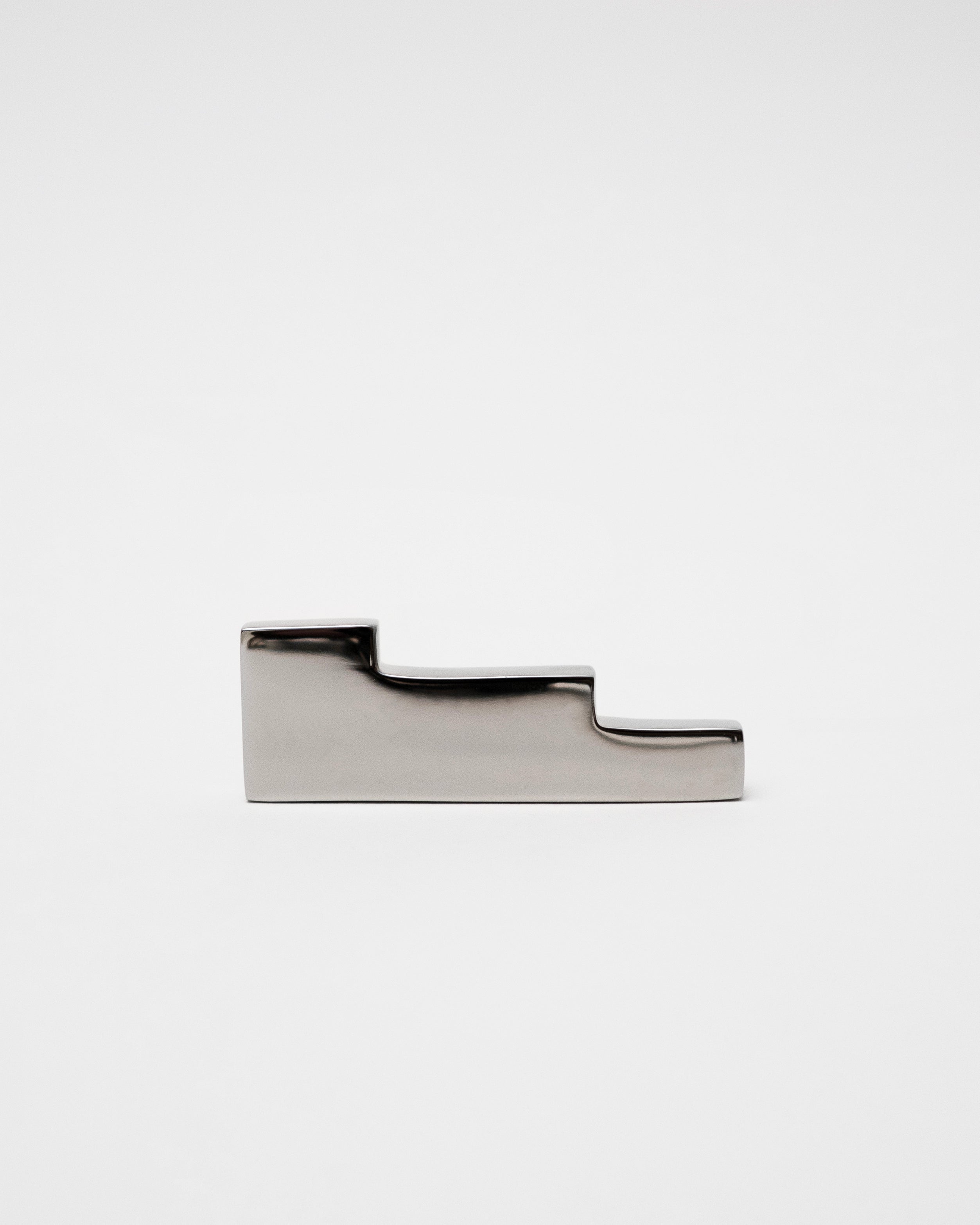 hein-studio-pierre-knob-bouton-meuble-laiton-titane image 1