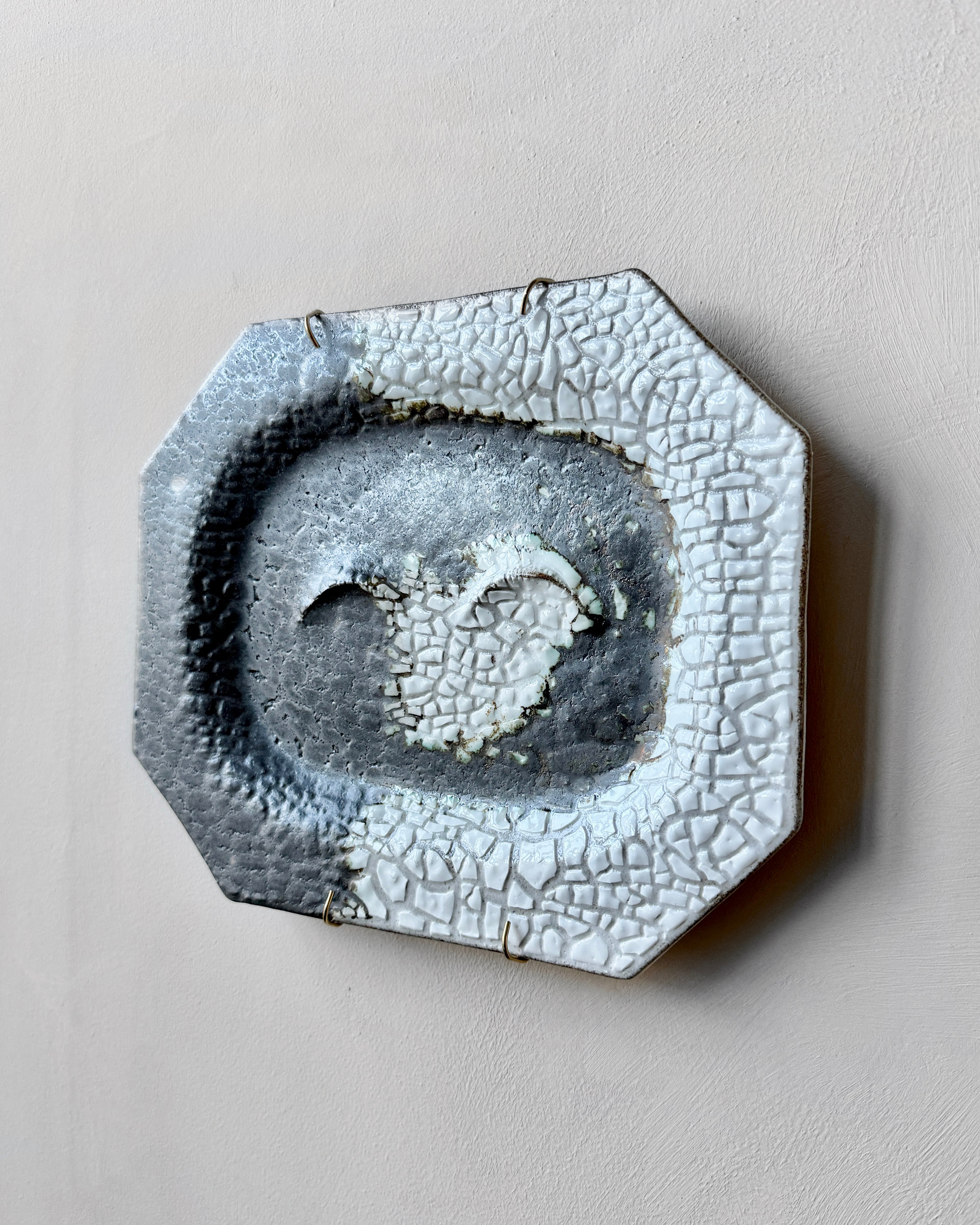 hein-studio-arts-gh-02-assiette-murale-gr-s-pi-ce-unique image 2