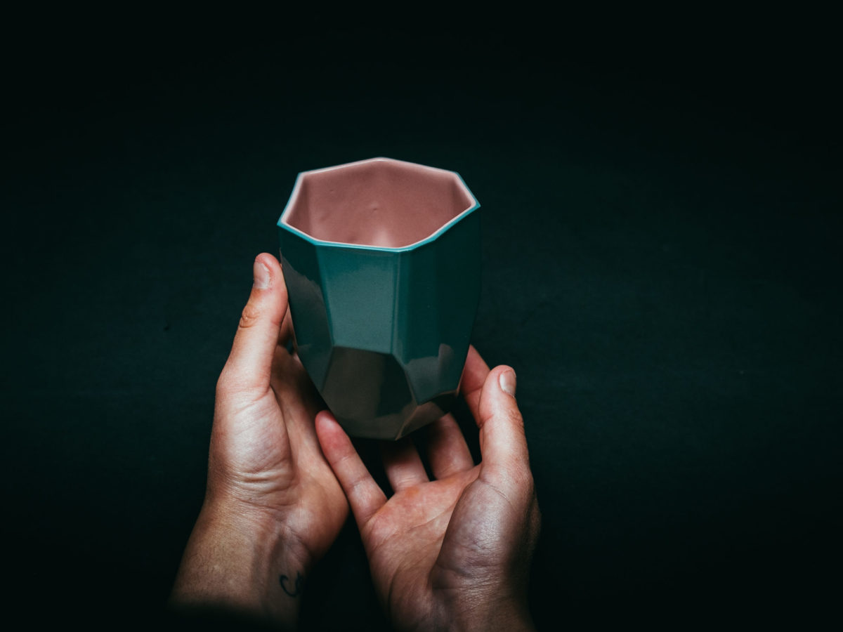 c-cile-charroy-kaolin-mug-porcelaine-artisanale-couleurs image 2