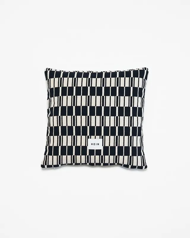 hein-studio-uma-coussin-50x50-cm-navy-offwhite-jacquard-coton image 1