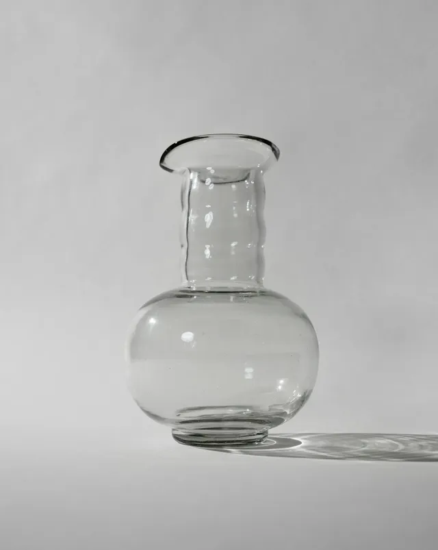 hein-studio-agnes-carafe-en-verre-1-15-l-avec-bouchon image 1