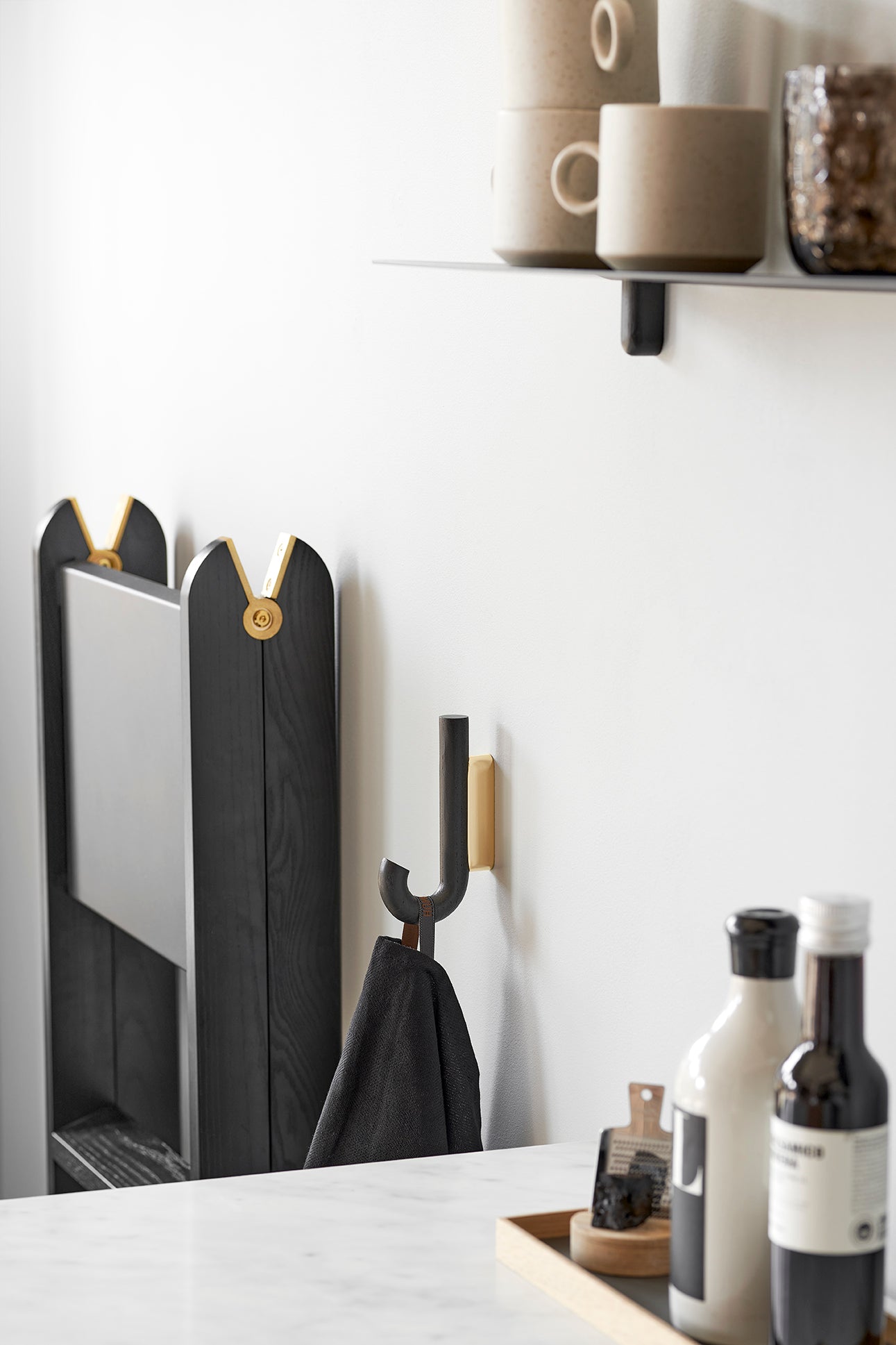 gejst-reech-escabeau-pliant-noir-mural image 3