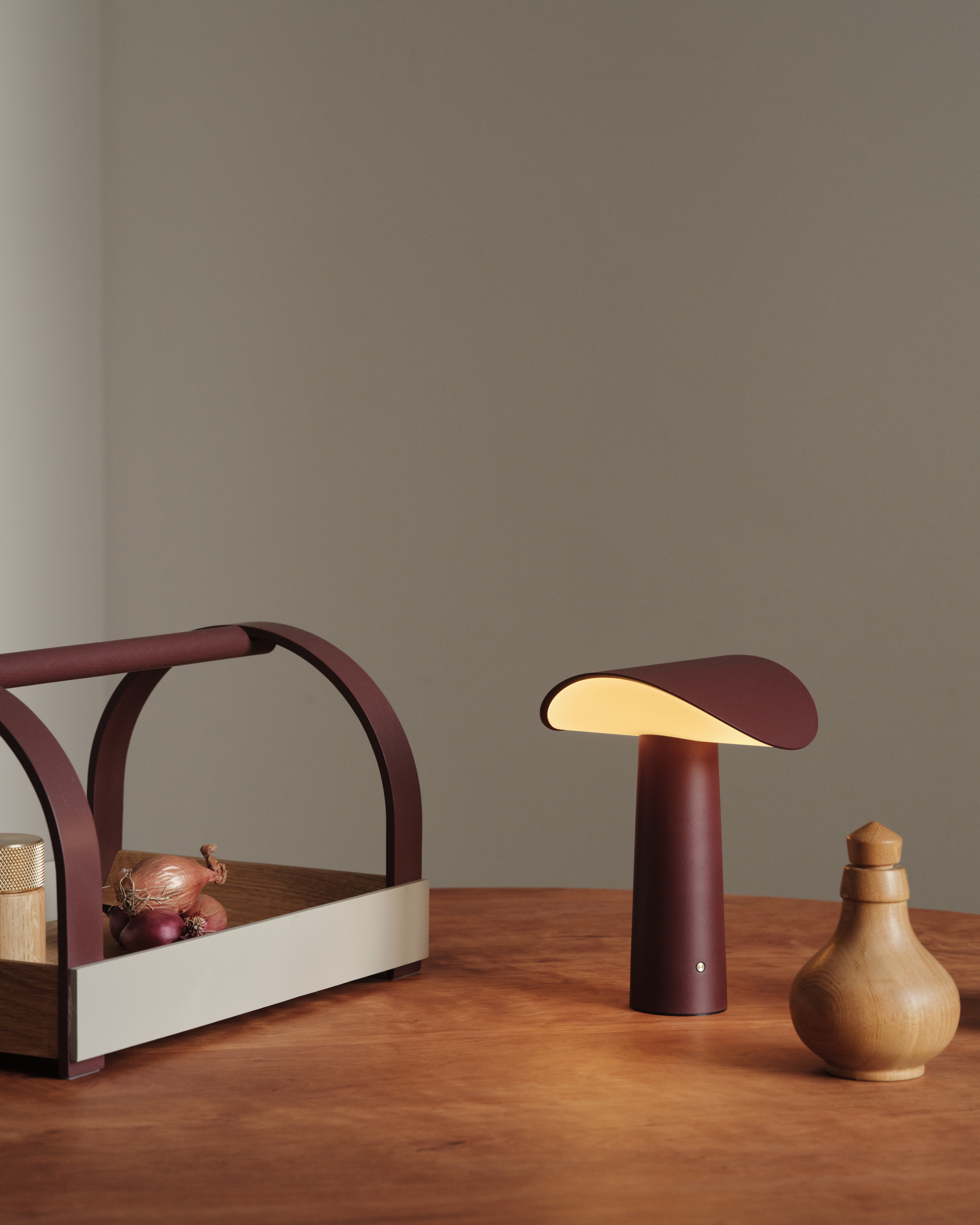 gejst-lium-lampe-de-table-portable-bordeaux image 2