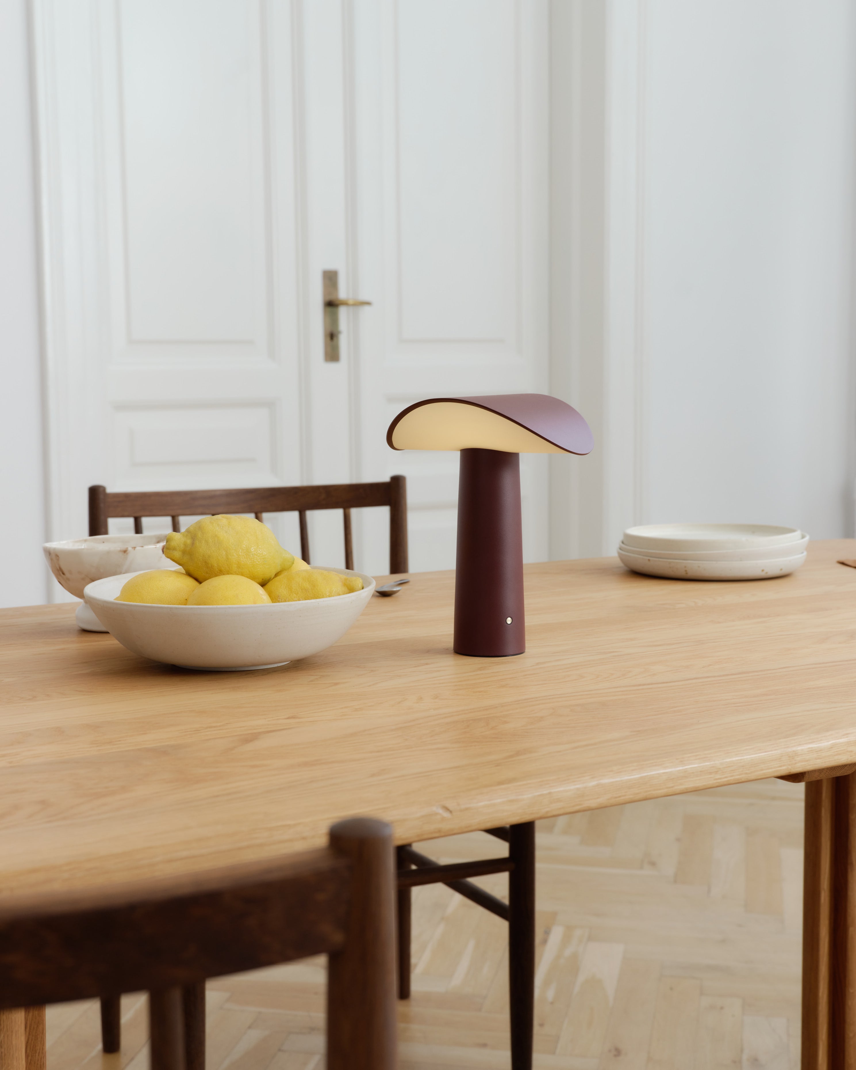 gejst-lium-lampe-de-table-portable-bordeaux image 4