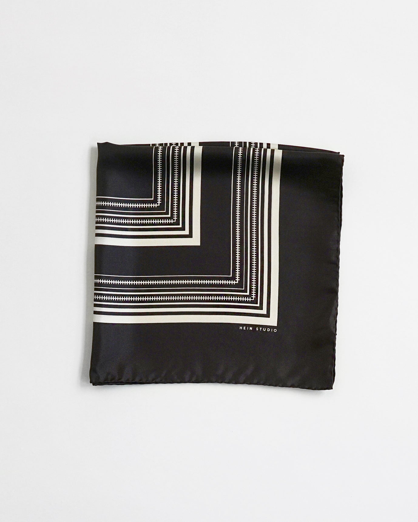 hein-studio-awena-n-01-foulard-soie-marron-cr-me-70-cm image 3