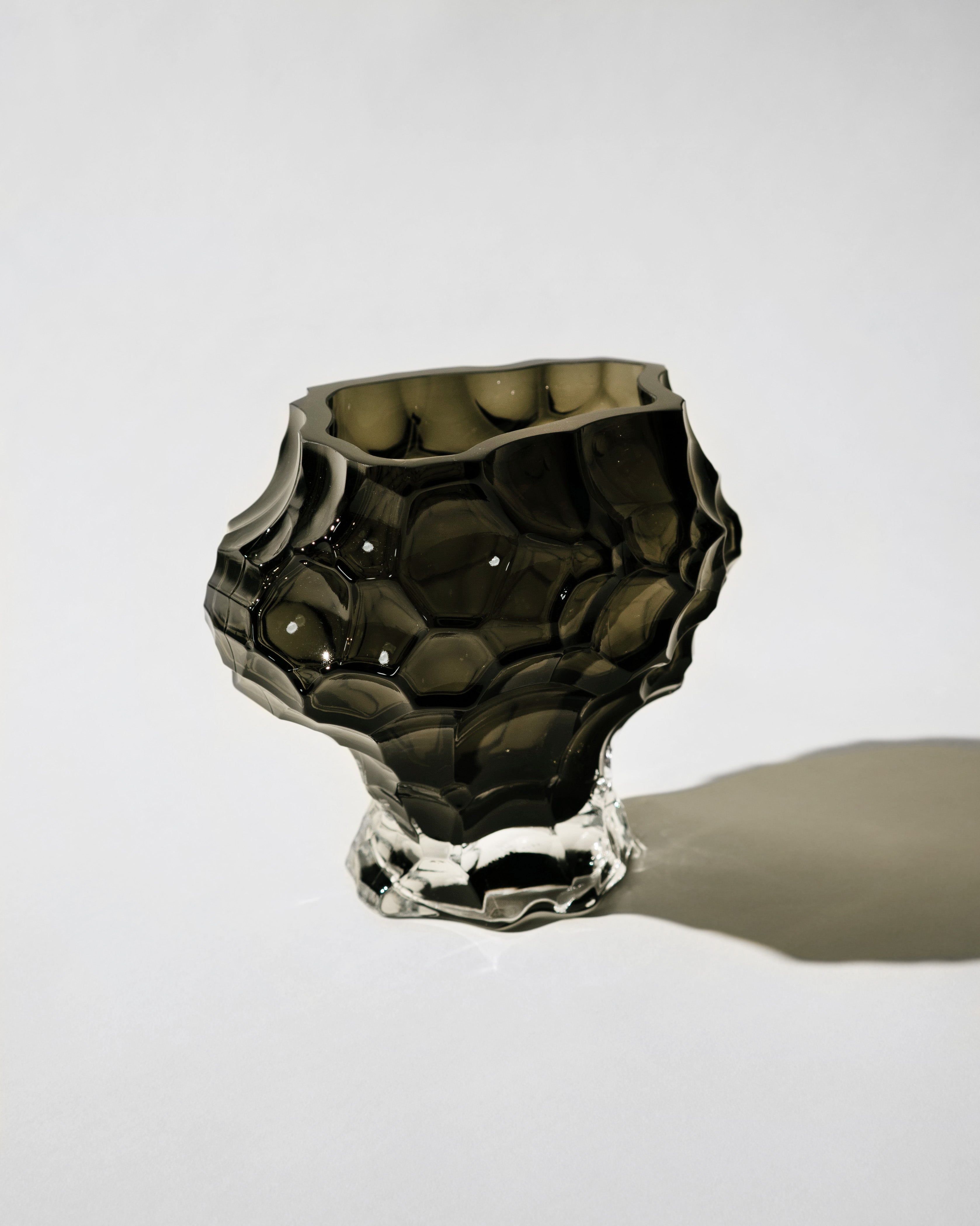 hein-studio-canyon-medium-vase-verre-fum-souffl image 7