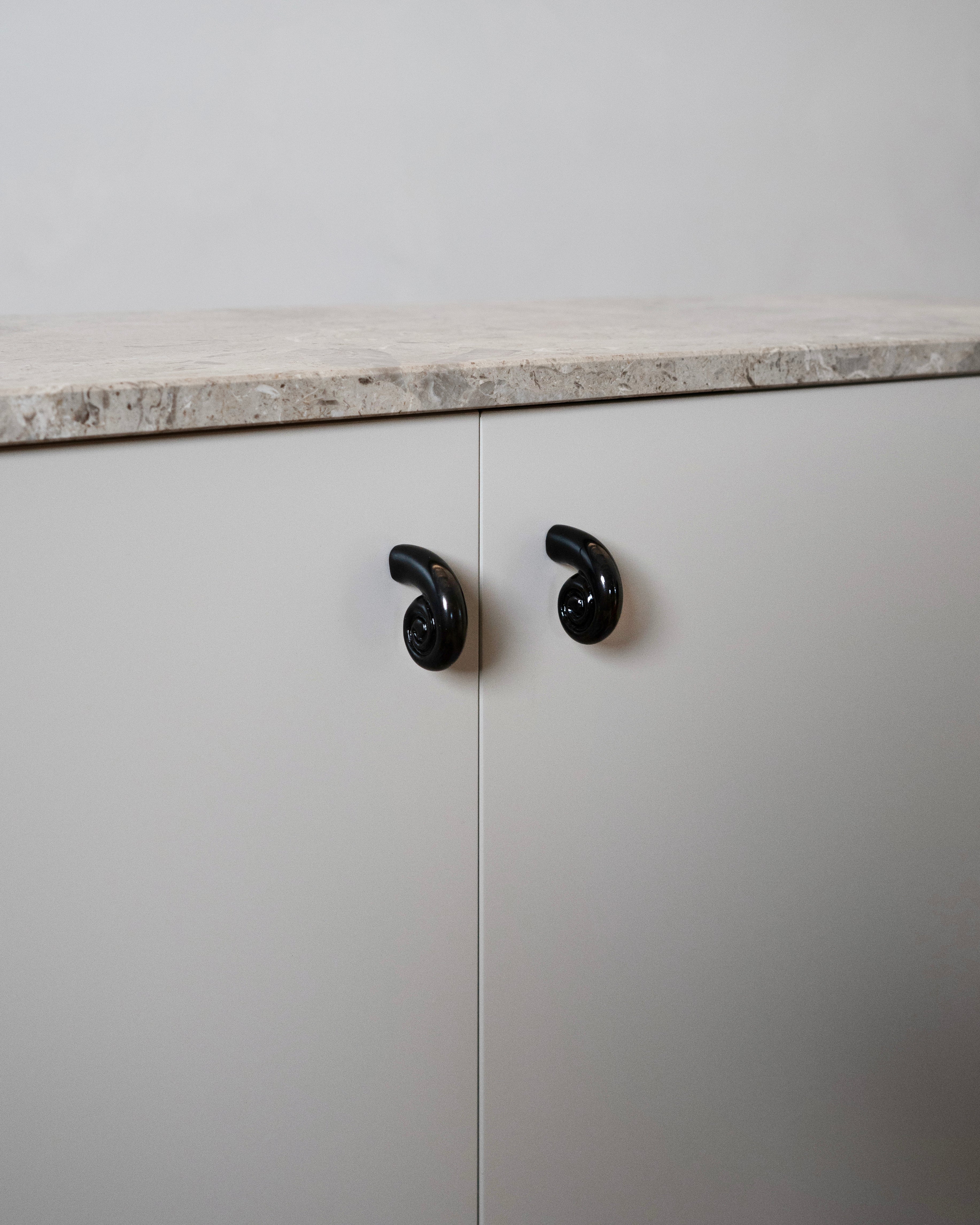 hein-studio-noelle-bouton-de-meuble-laiton-antique-massif image 4