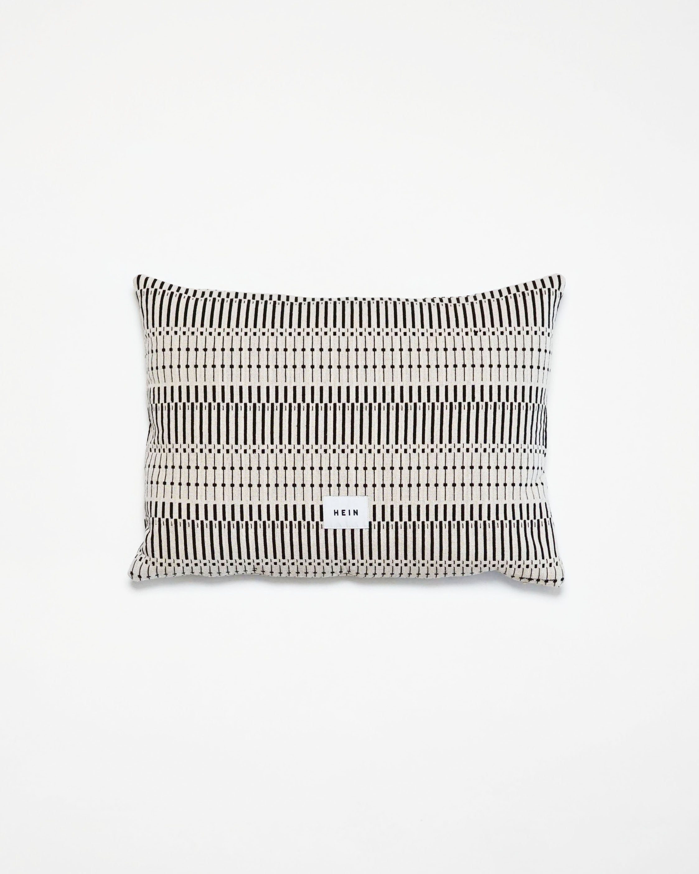 hein-studio-norma-coussin-50x70-cm-cru-noir-jacquard image 1