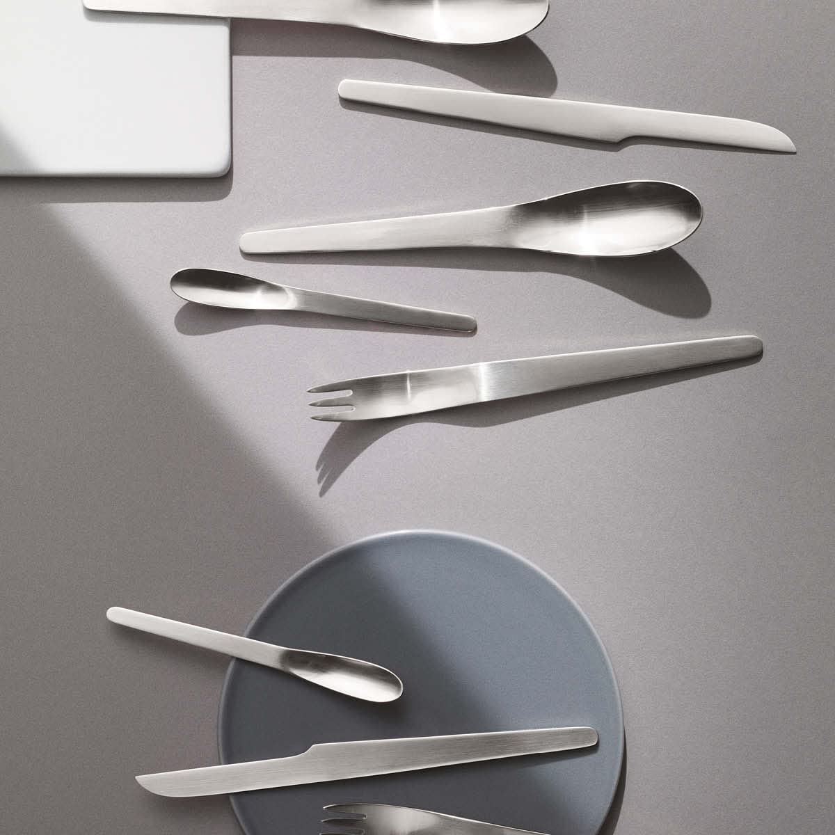 georg-jensen-arne-jacobsen-fourchette-table-inox-mat image 2