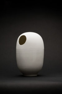c-cile-charroy-hanayo-vase-porcelaine-extra-blanche image 5