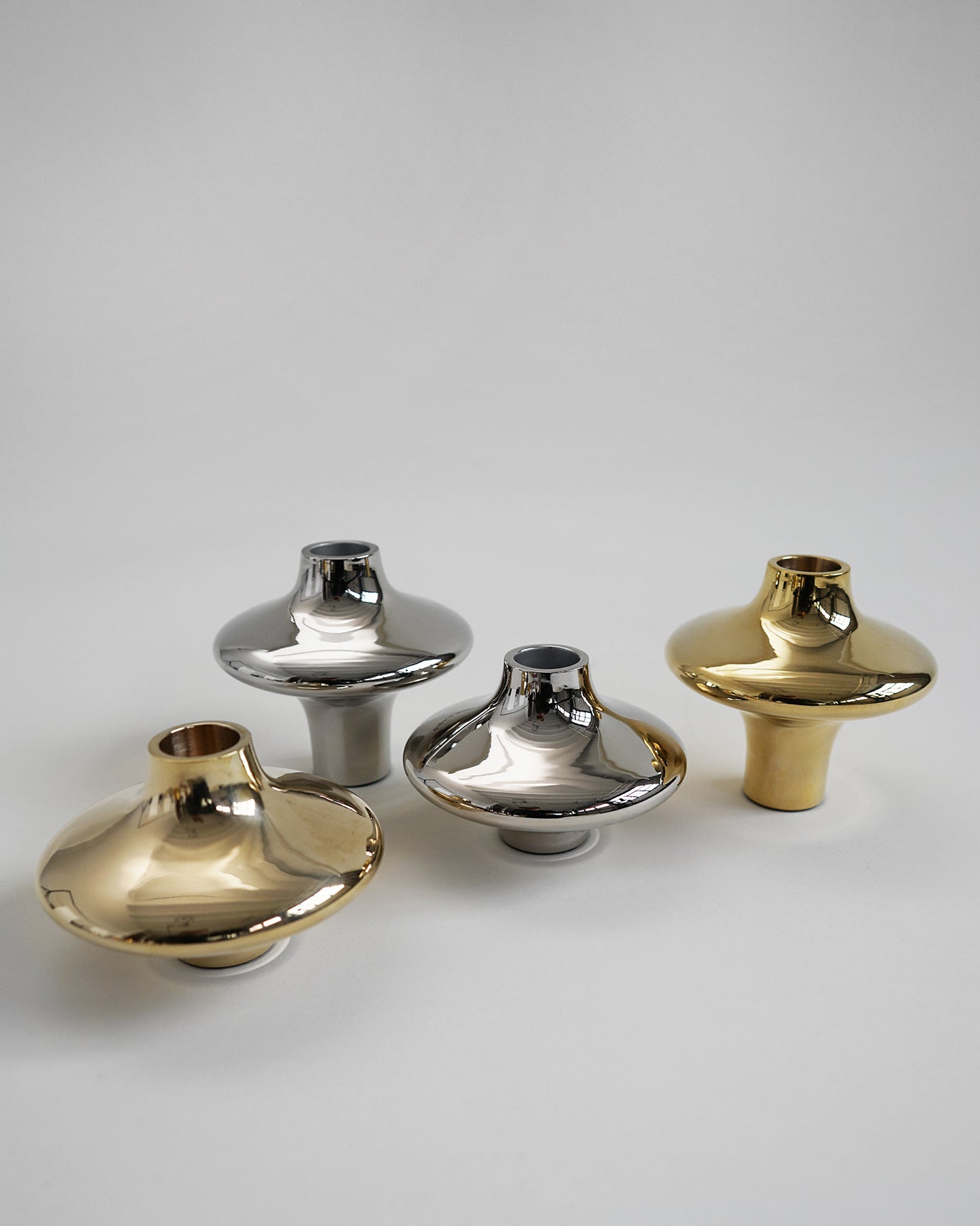 hein-studio-doublet-petit-bougeoir-laiton-titanium image 4