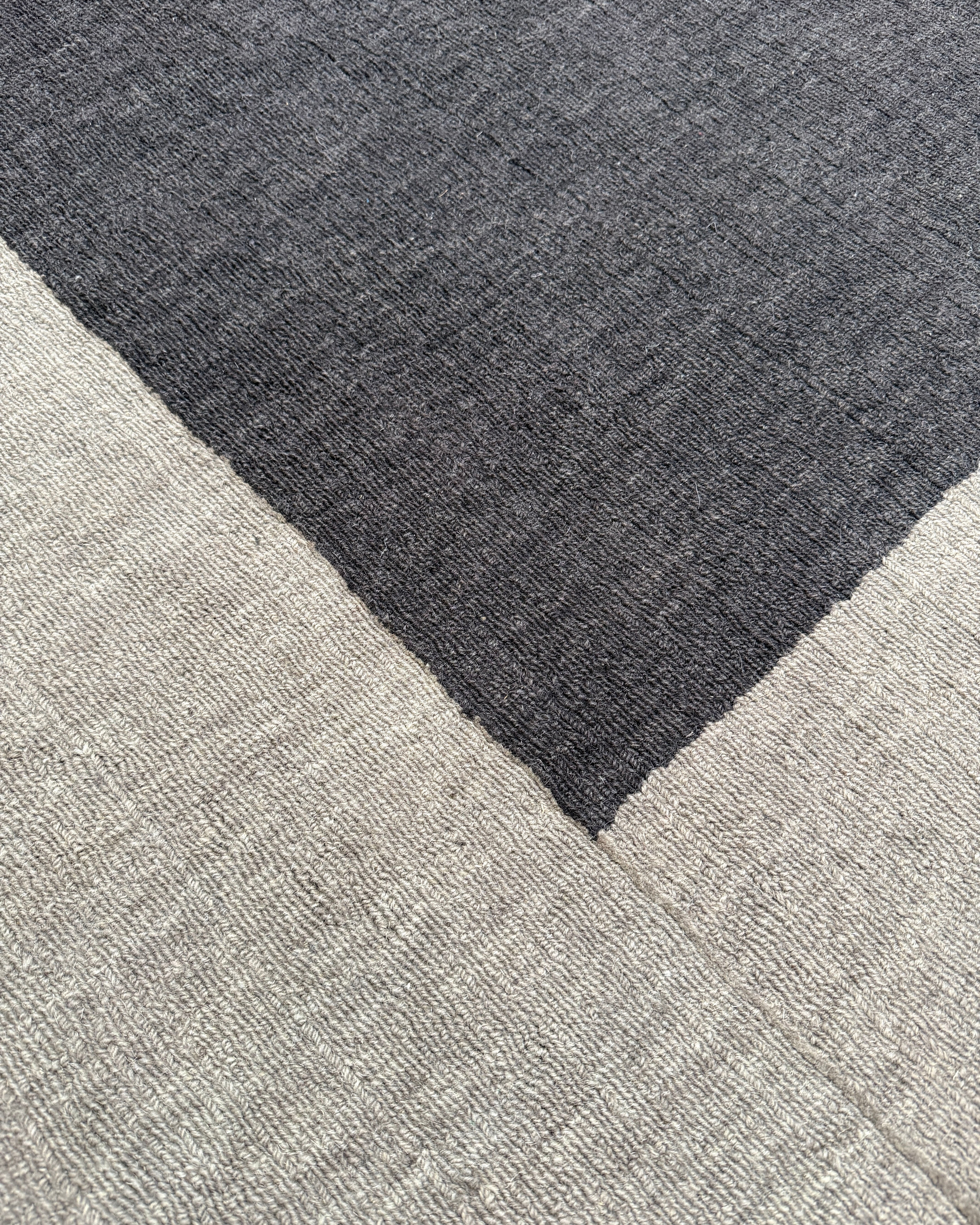 hein-studio-ella-tapis-laine-200x300-noir-marron-sable image 4