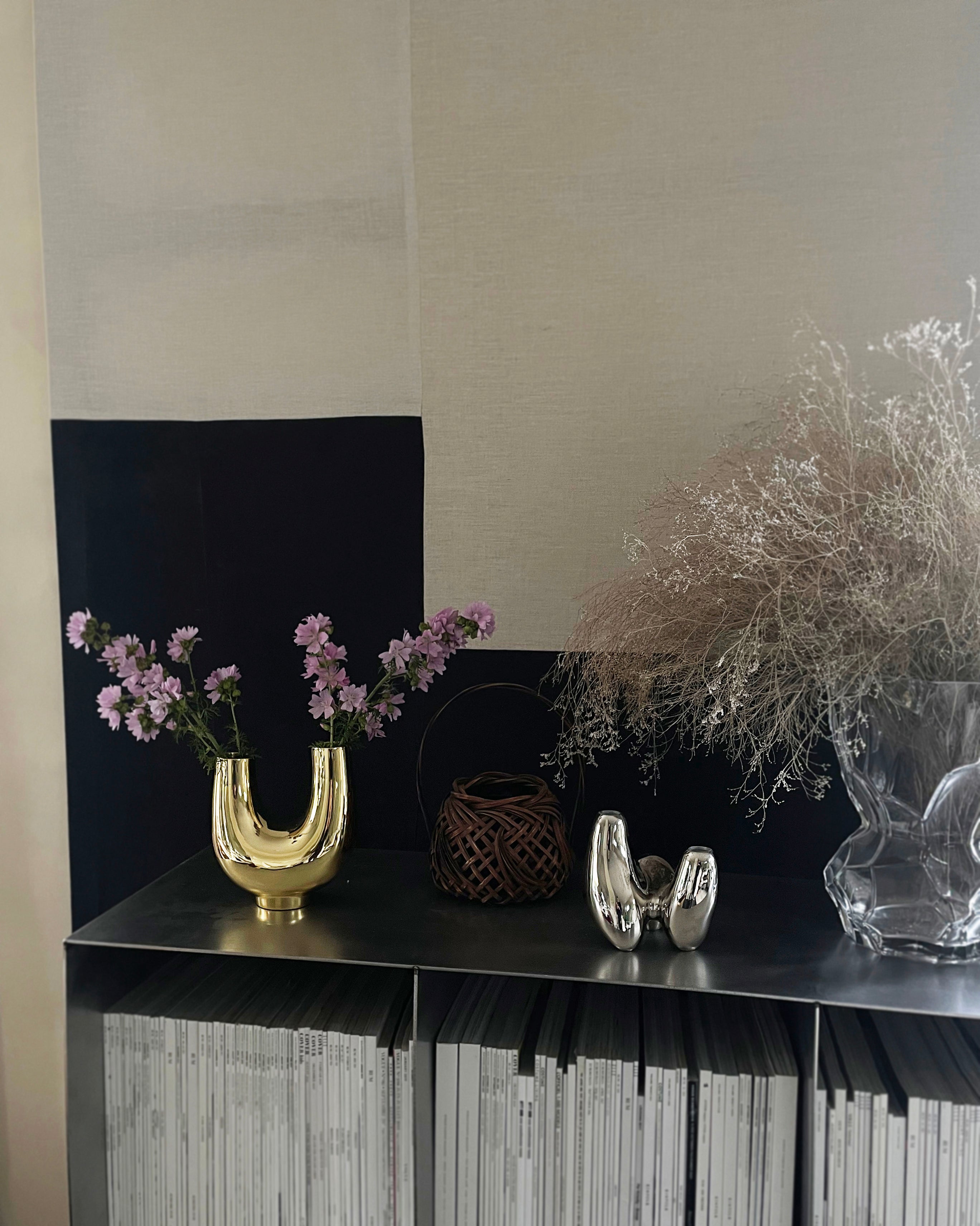hein-studio-kazumi-vase-laiton-finition-titane image 4