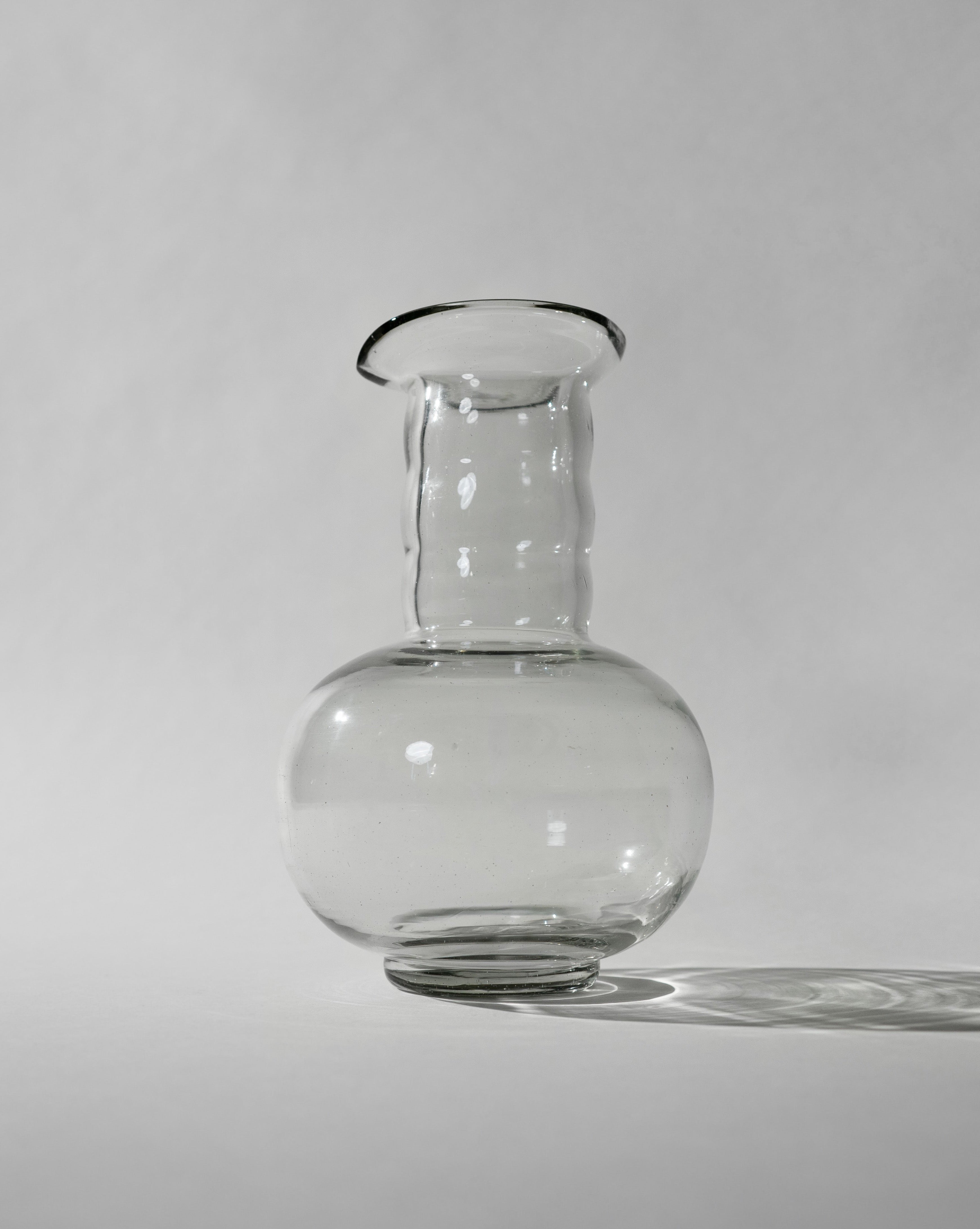hein-studio-agnes-carafe-en-verre-1-15-l-avec-bouchon image 1