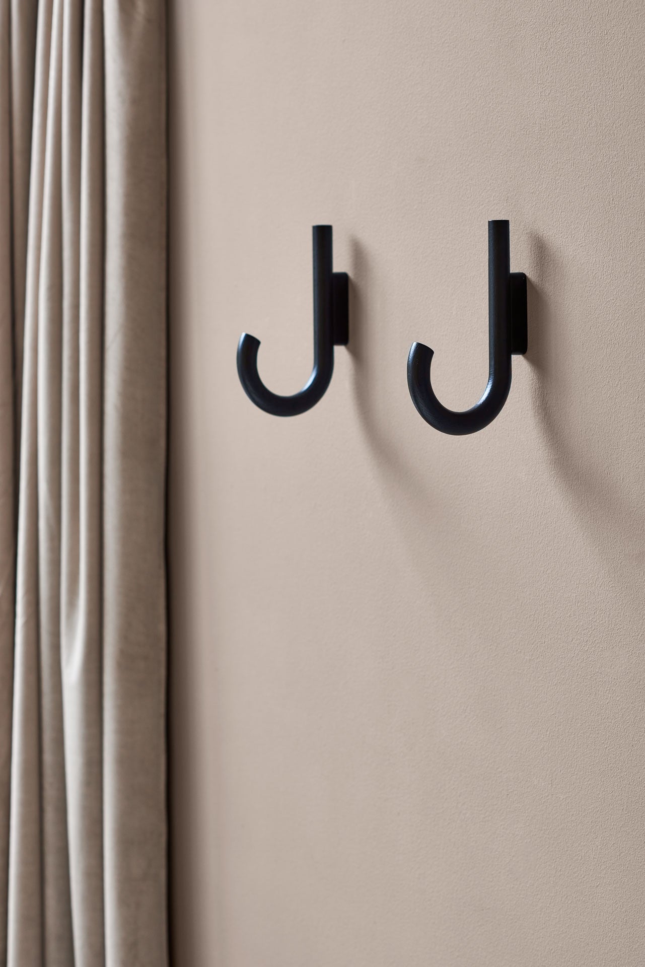 gejst-hook-hanger-pat-re-ch-ne-noir image 2