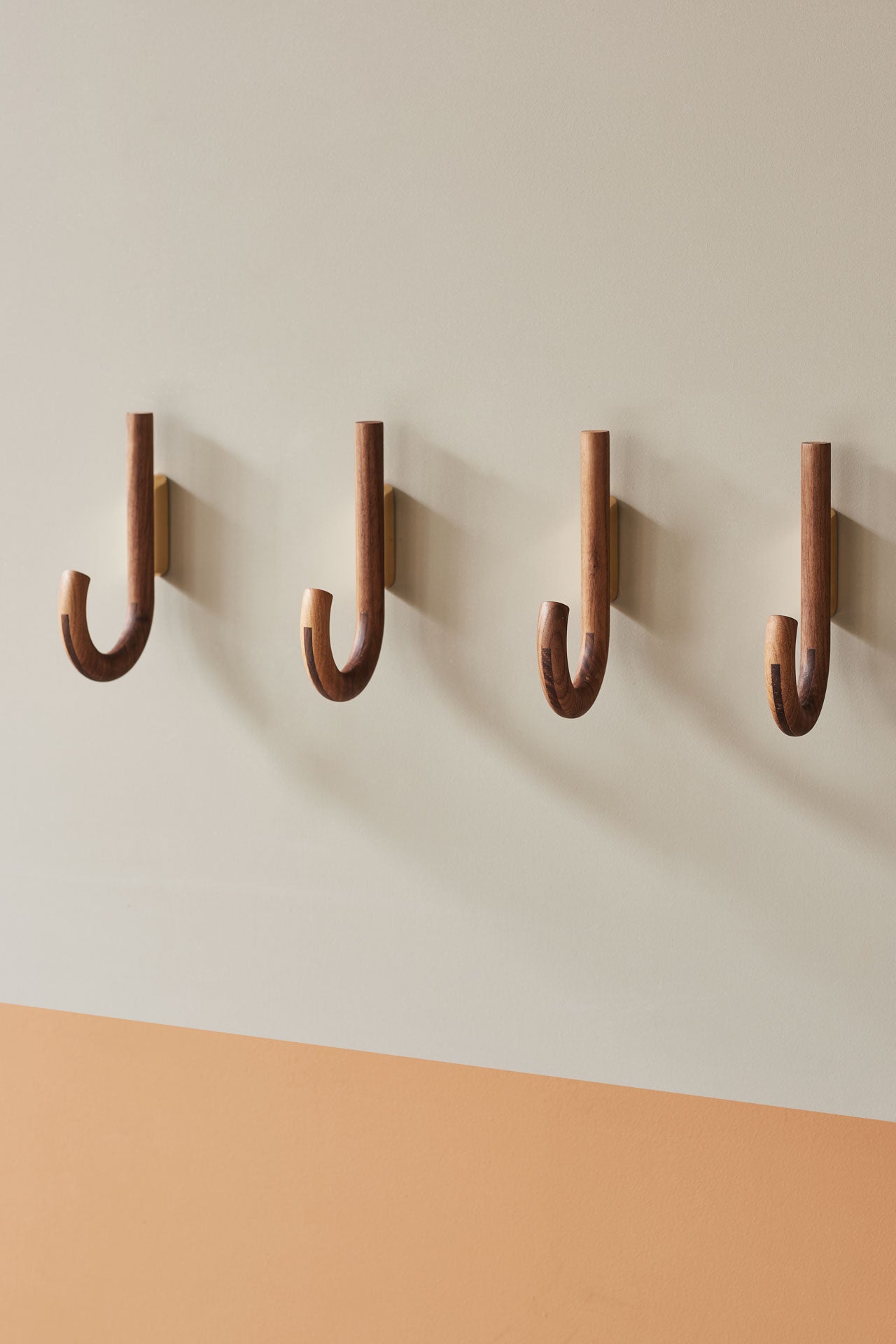 gejst-hook-pat-re-murale-noyer-laiton image 3