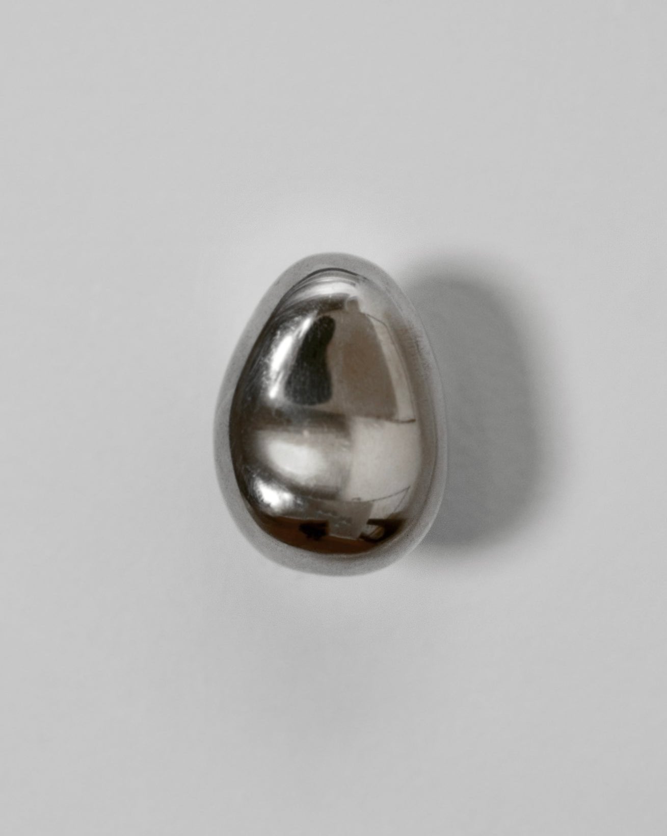 hein-studio-rud-bouton-de-meuble-laiton-titane image 1