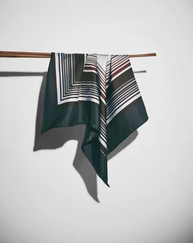 hein-studio-awena-04-foulard-soie-bleu-70-cm image 1