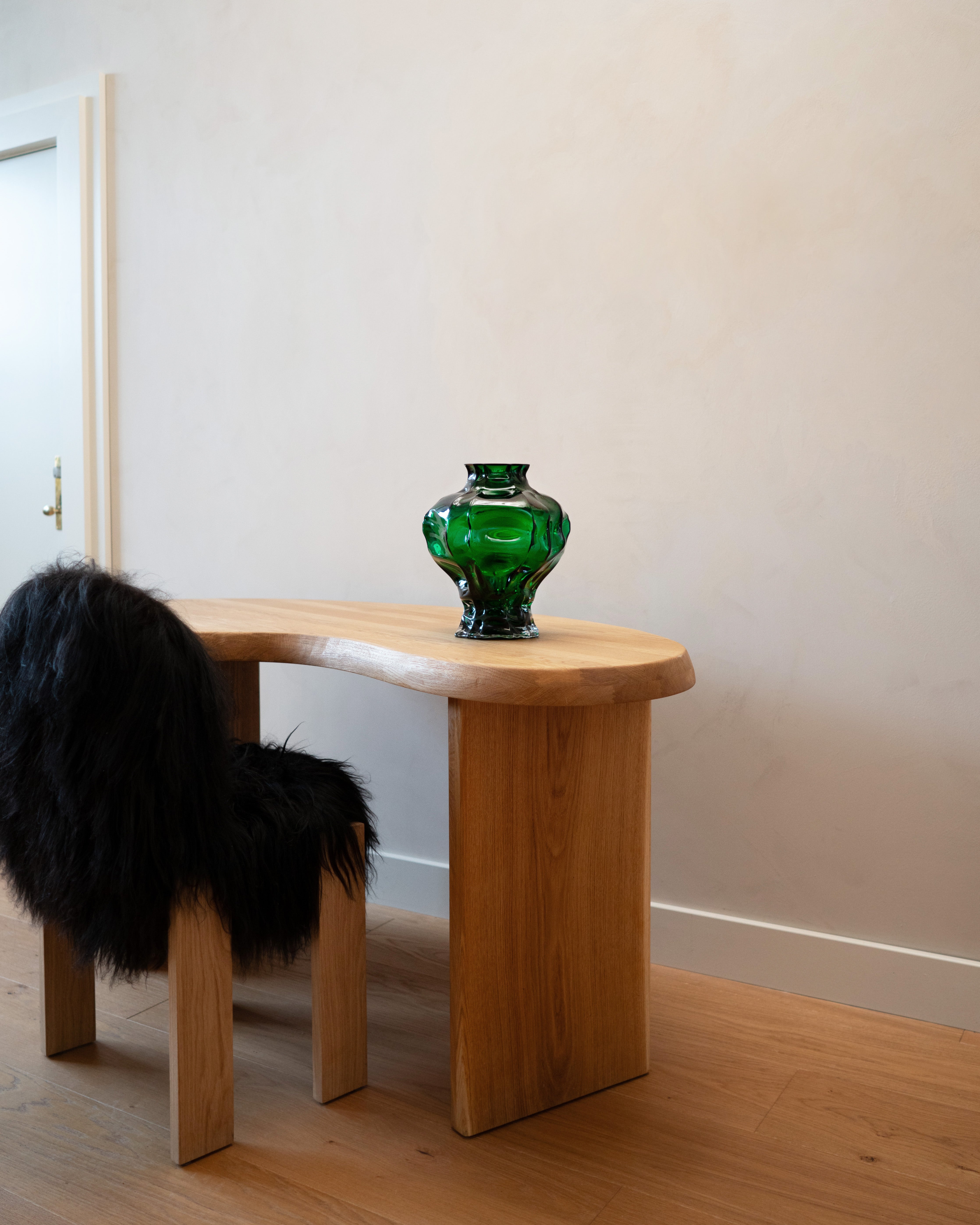 hein-studio-ammonit-vase-vert-verre-bouche-h30-cm image 4