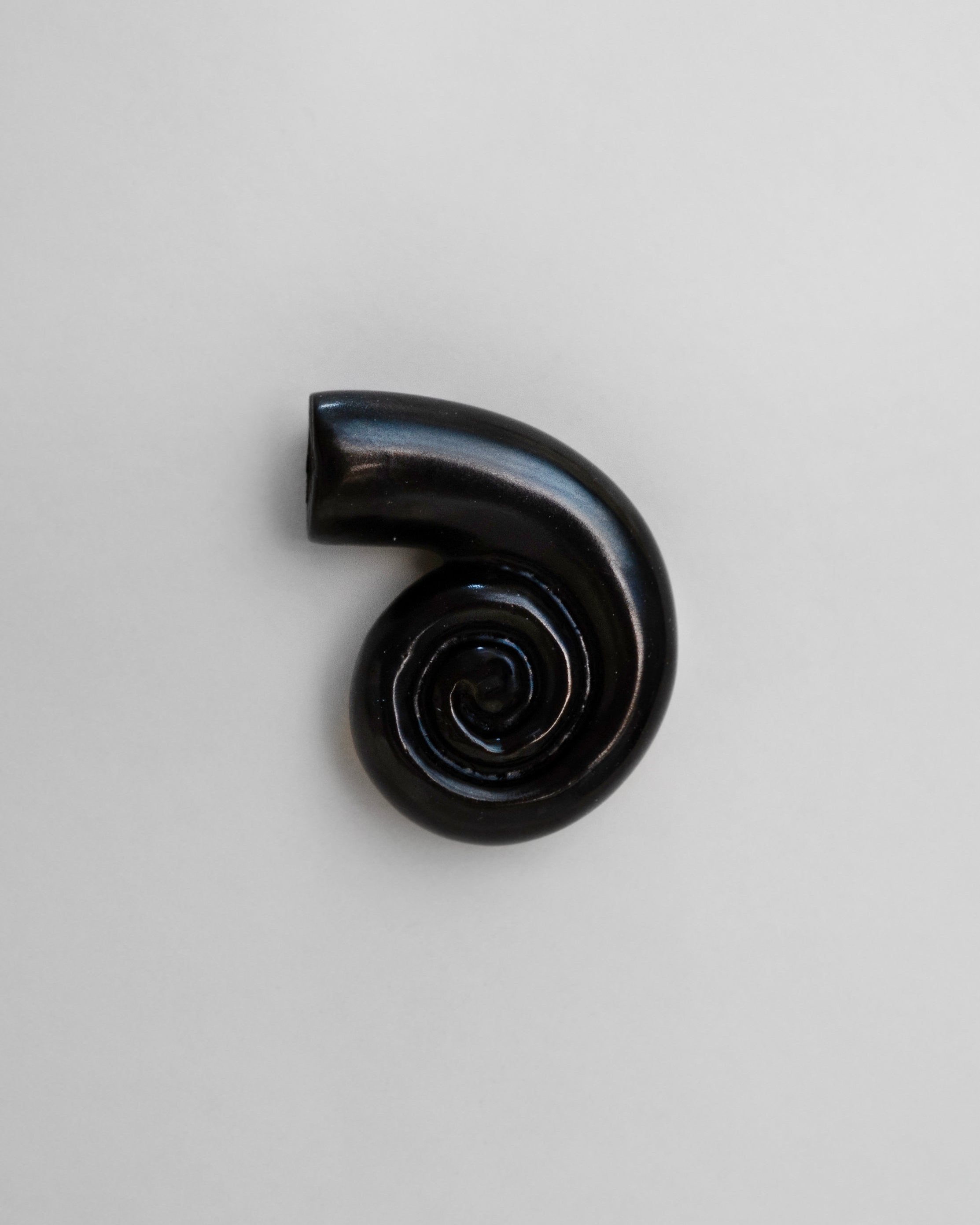 hein-studio-noelle-bouton-de-meuble-laiton-antique-massif image 1
