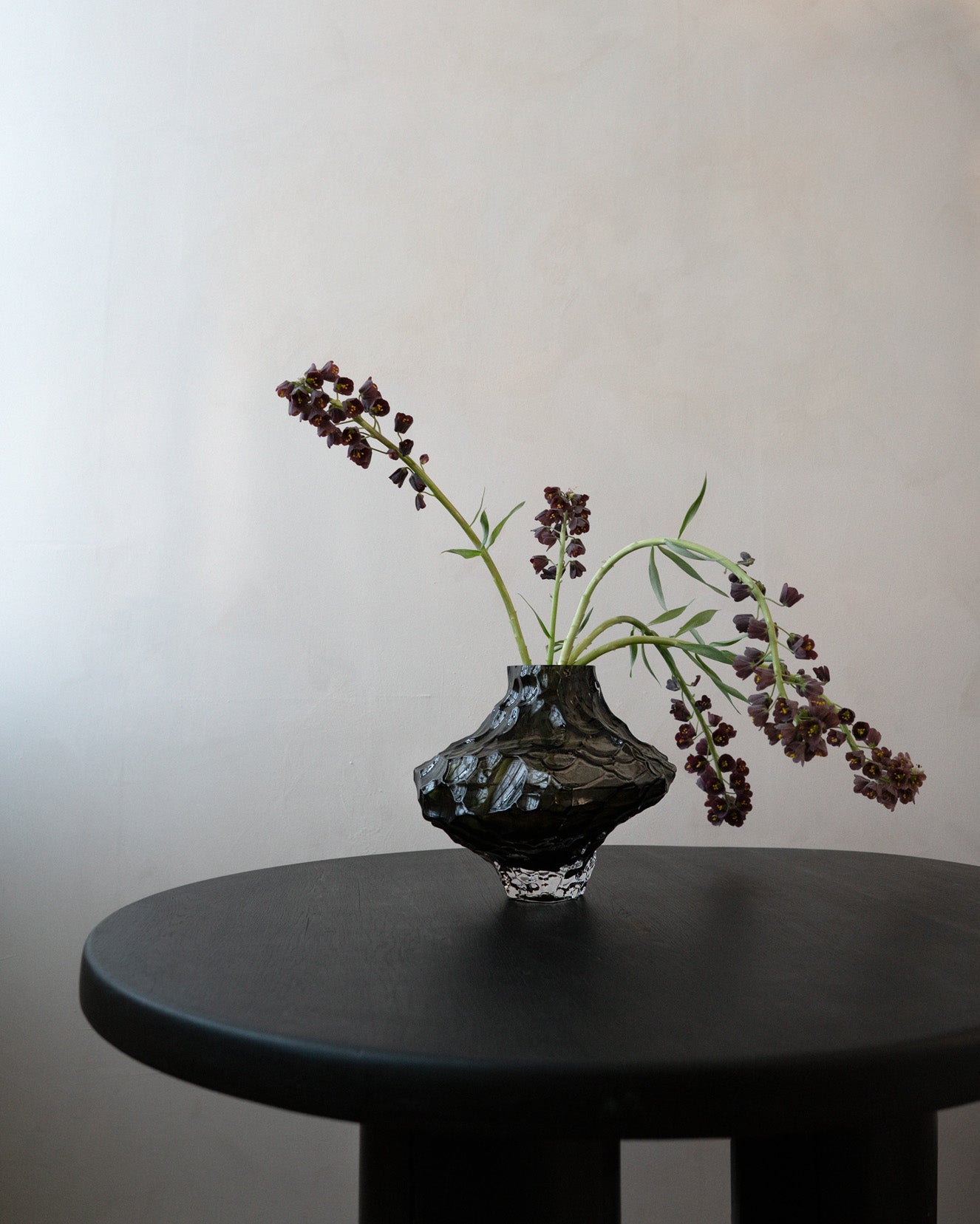 hein-studio-canyon-large-vase-verre-fum-23cm image 4