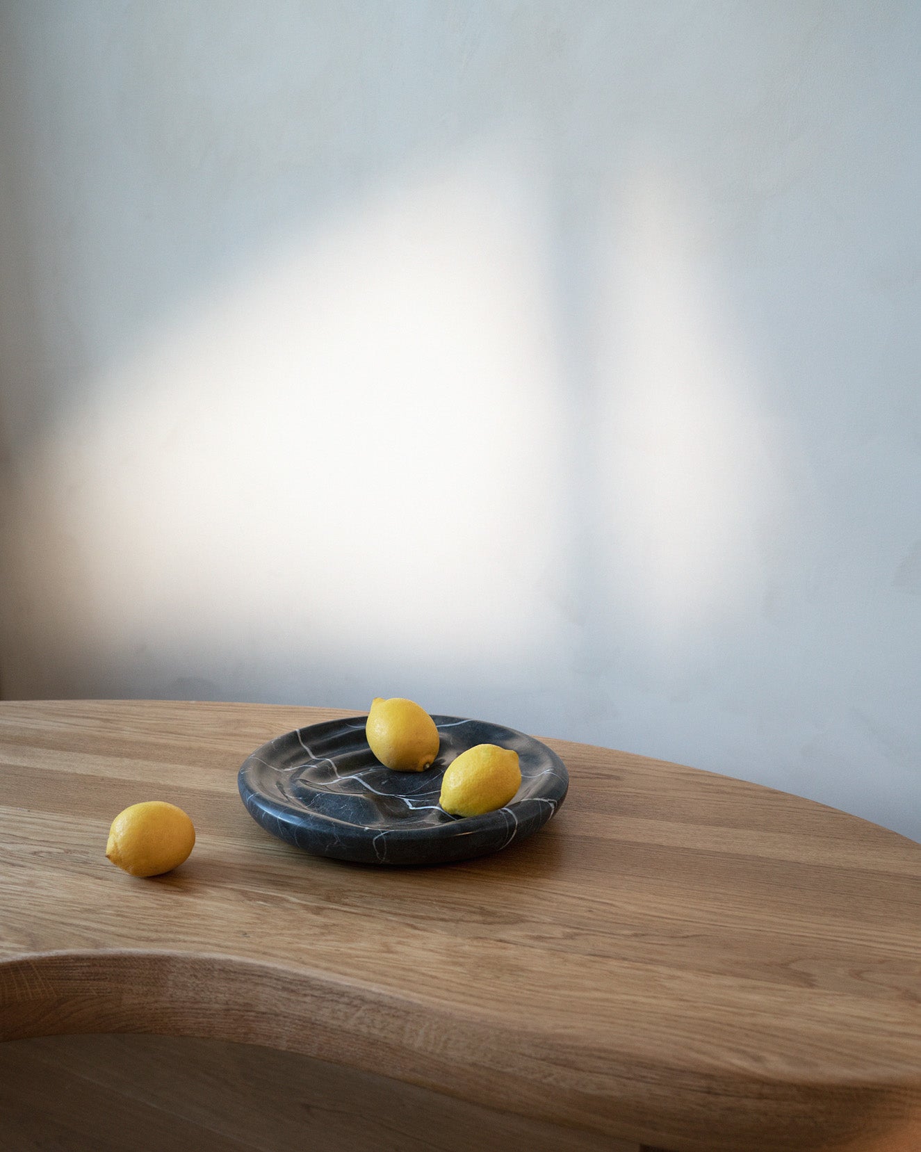 hein-studio-ripple-bowl-bol-marbre-noir-30-cm image 2