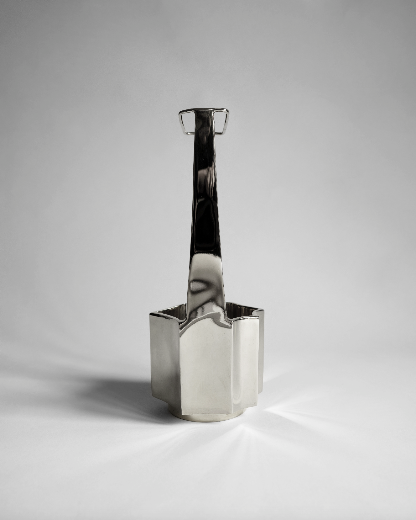 hein-studio-ikebana-vase-titane-laiton-30-cm image 2