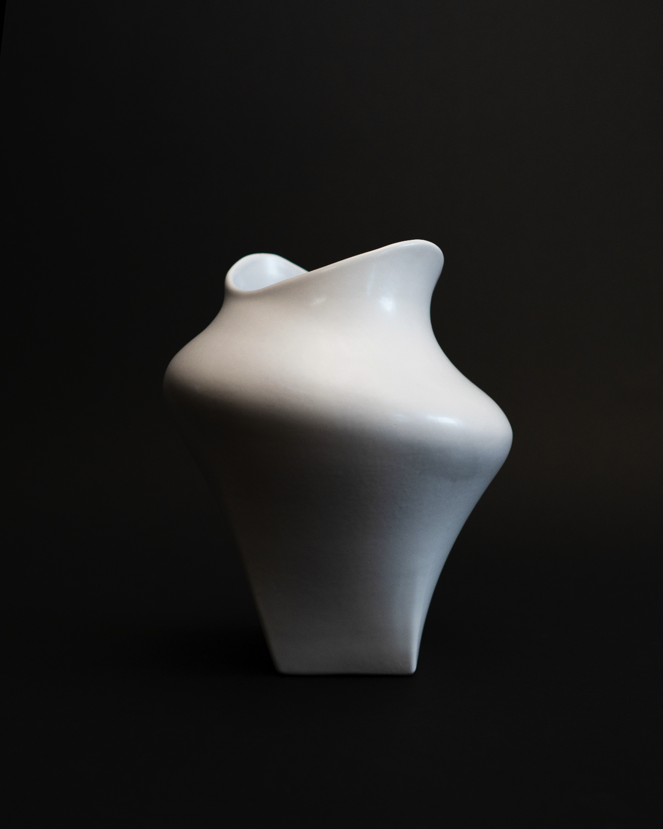 hein-studio-nami-vase-c-ramique-blanc-25-cm-maill-main image 4