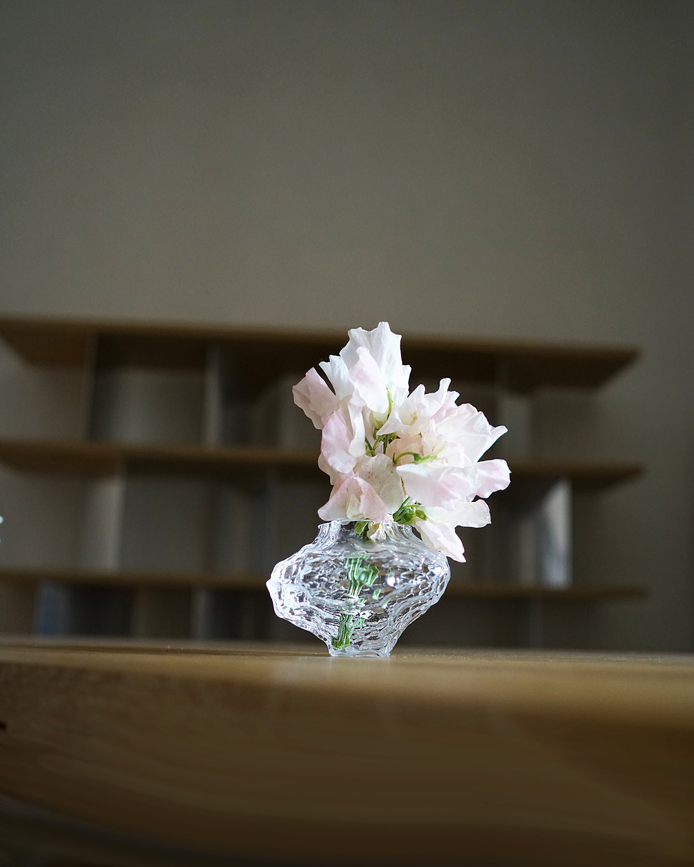 hein-studio-canyon-mini-vase-en-verre-transparent image 7