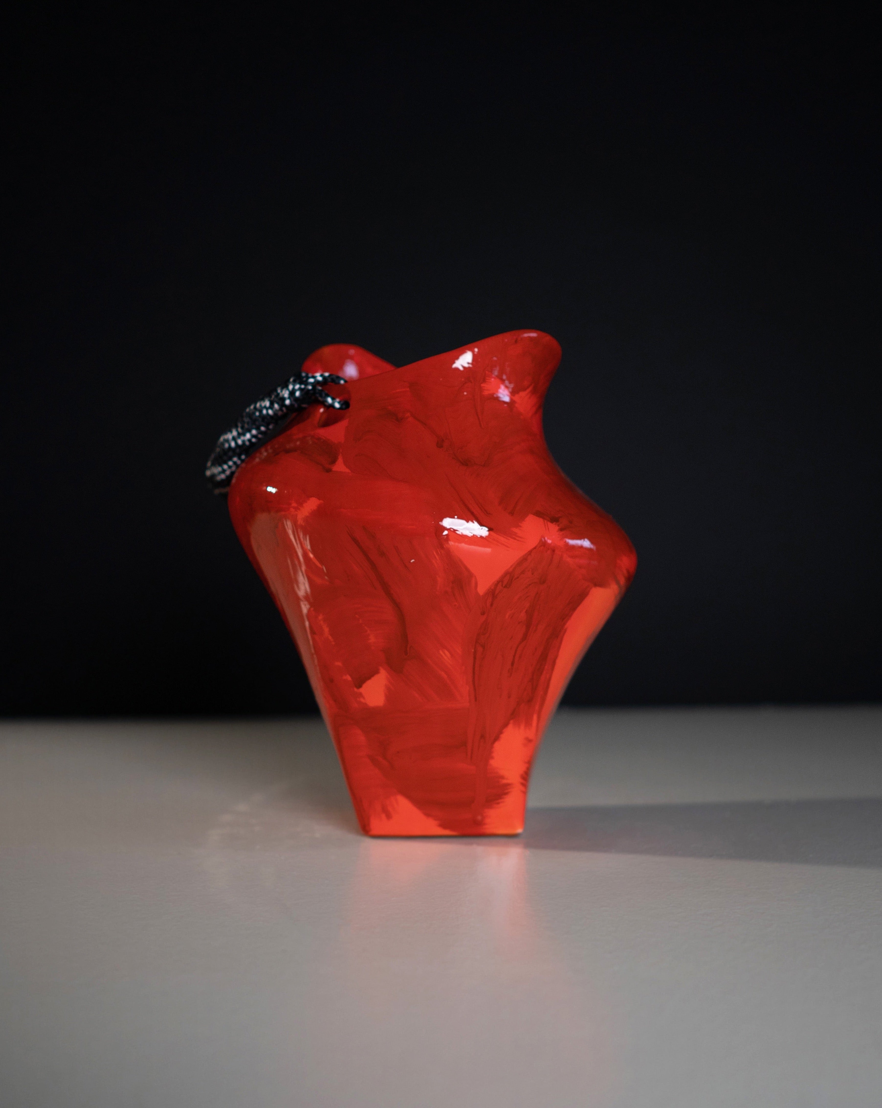 hein-studio-vase-anse-c-ramique-25-cm-nami-unique image 1