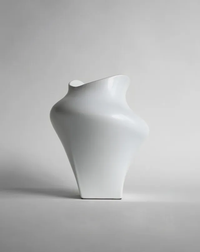 hein-studio-nami-vase-c-ramique-blanc-25-cm-maill-main image 1
