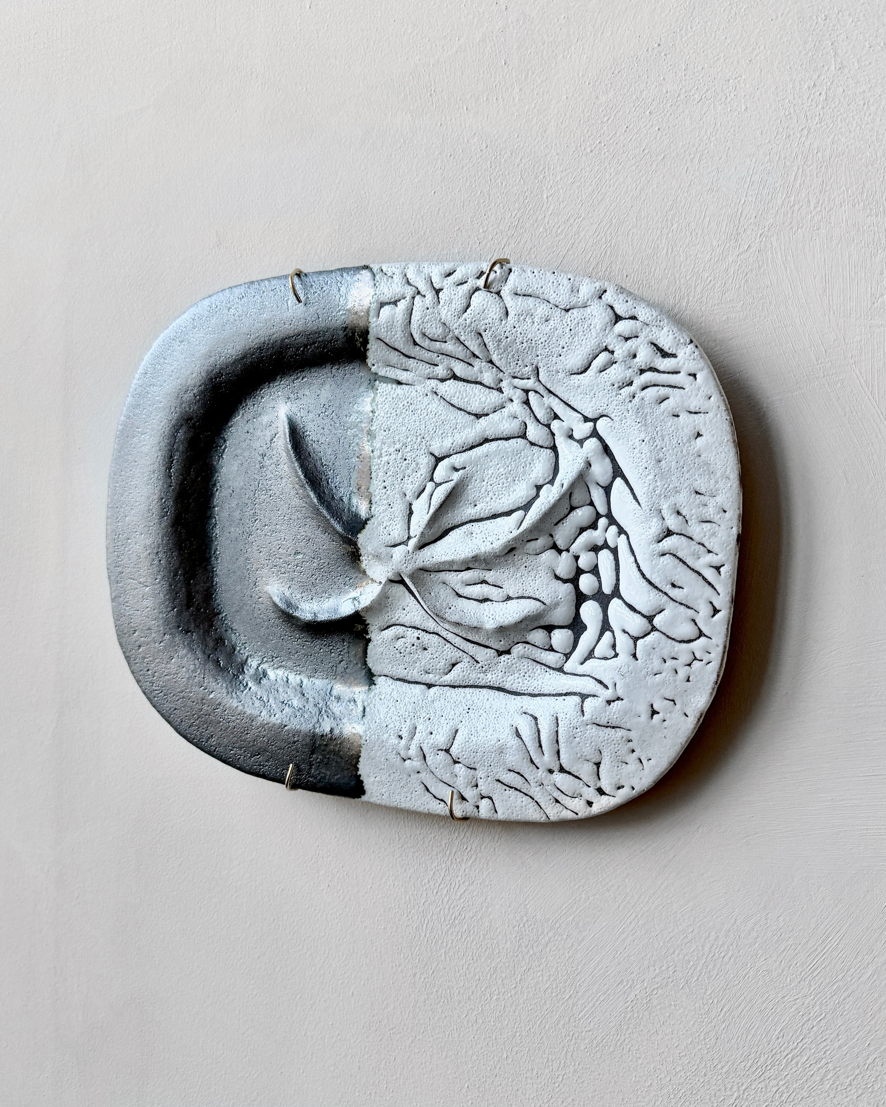 hein-studio-arts-gh-09-assiette-murale-gr-s-pi-ce-unique image 2