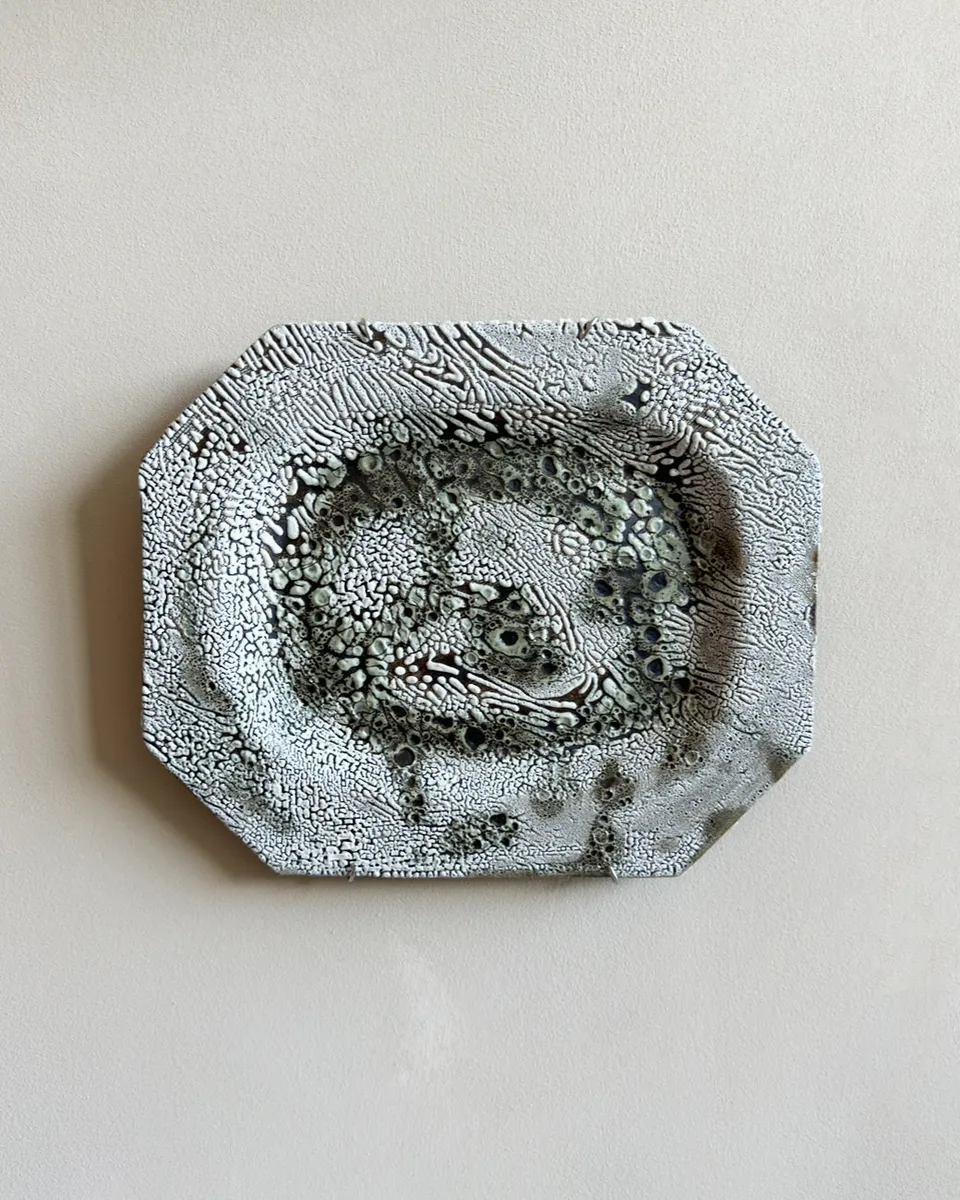 hein-studio-assiette-murale-gr-s-fait-main-26x22-cm image 1