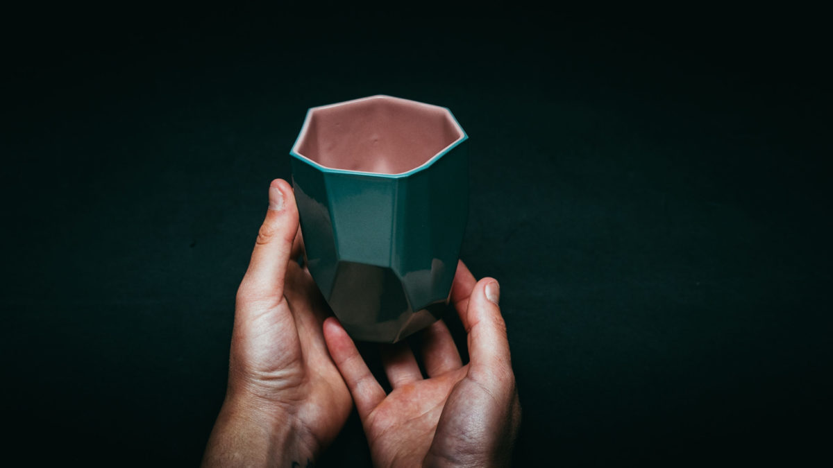 c-cile-charroy-kaolin-mug-porcelaine-artisanale-couleurs image 3