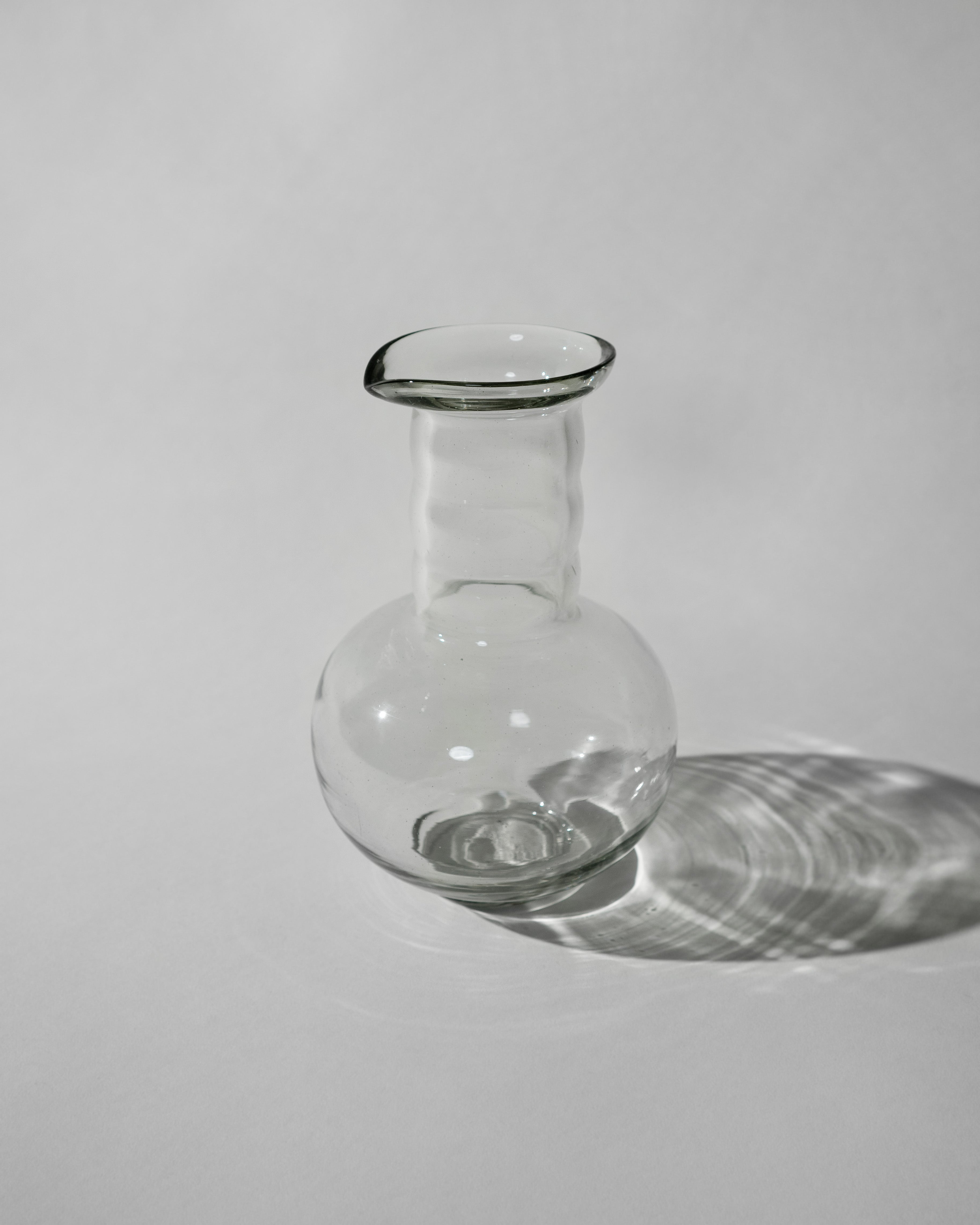 hein-studio-agnes-carafe-en-verre-1-15-l-avec-bouchon image 5