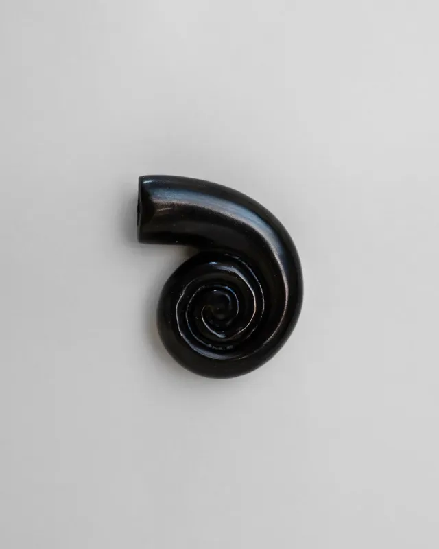 hein-studio-noelle-bouton-de-meuble-laiton-antique-massif image 1