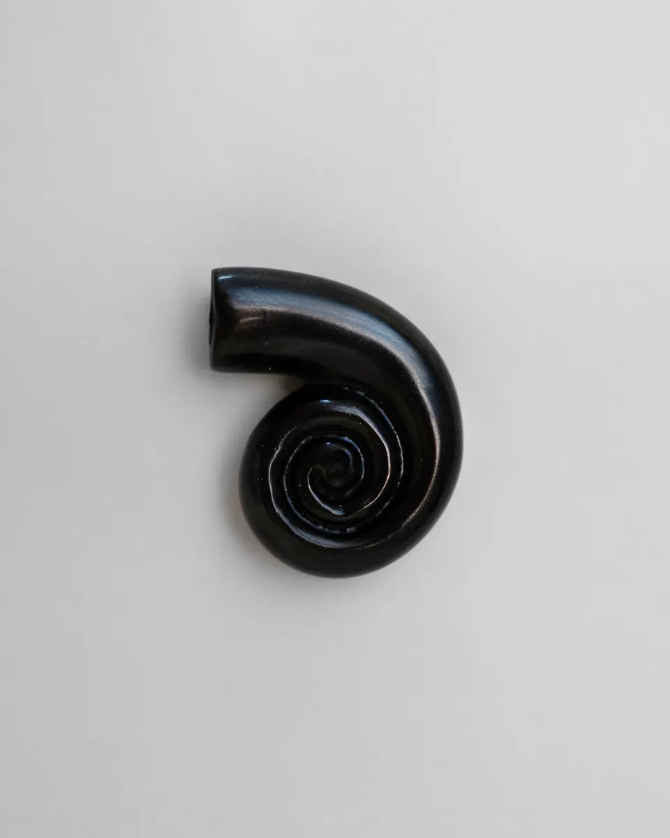 hein-studio-noelle-bouton-de-meuble-laiton-antique-massif image 1