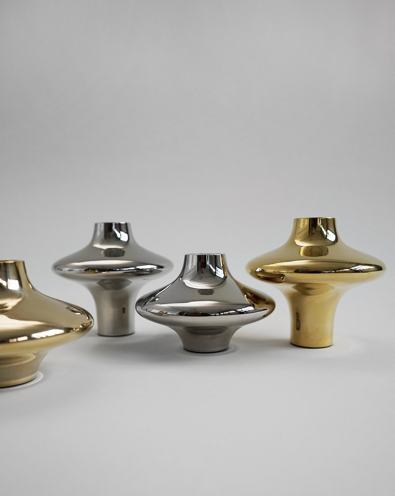 hein-studio-doublet-petit-bougeoir-laiton-titanium image 1