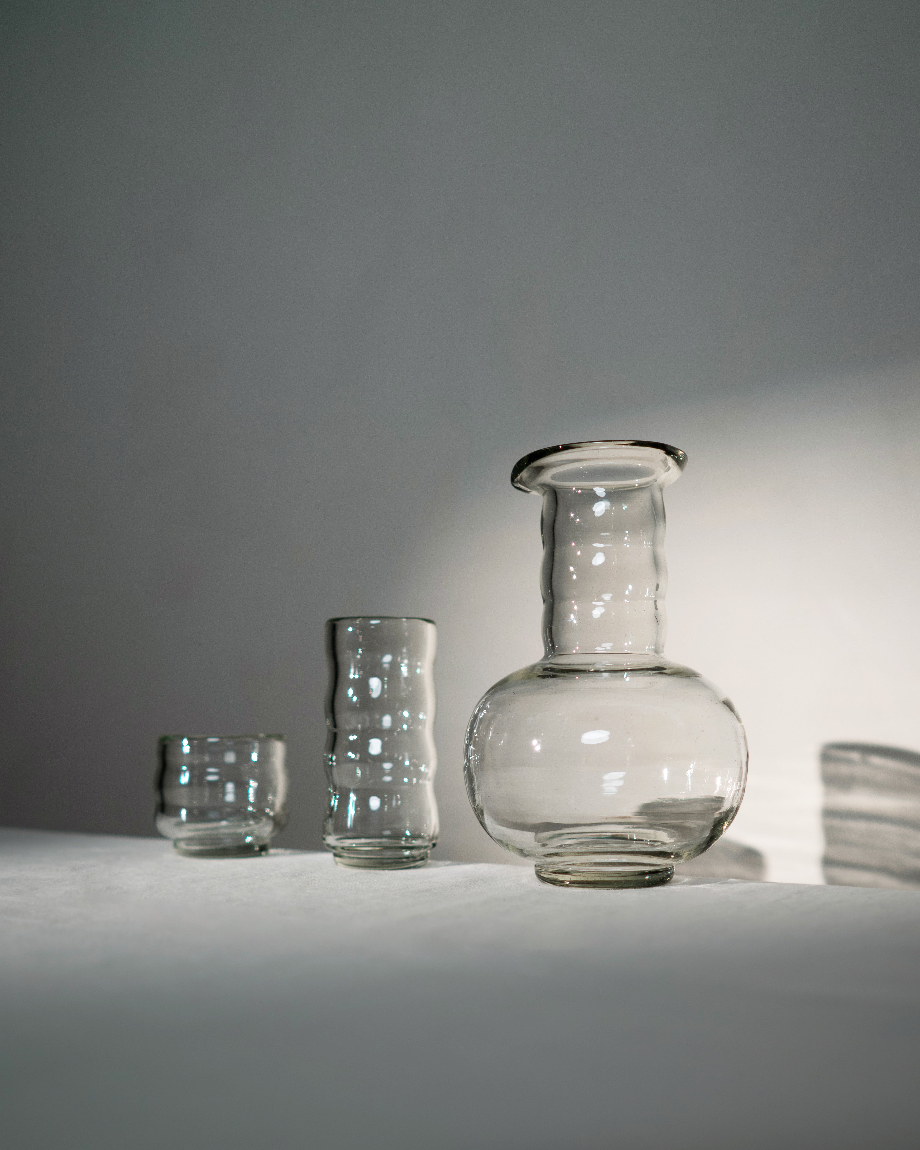 hein-studio-agnes-carafe-en-verre-1-15-l-avec-bouchon image 2