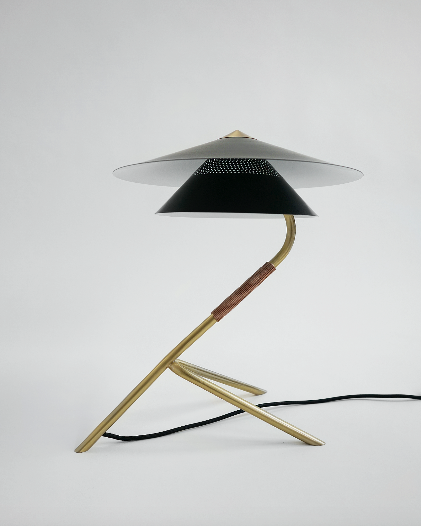 hein-studio-meconopsis-lampe-de-table-laiton-46-cm image 8